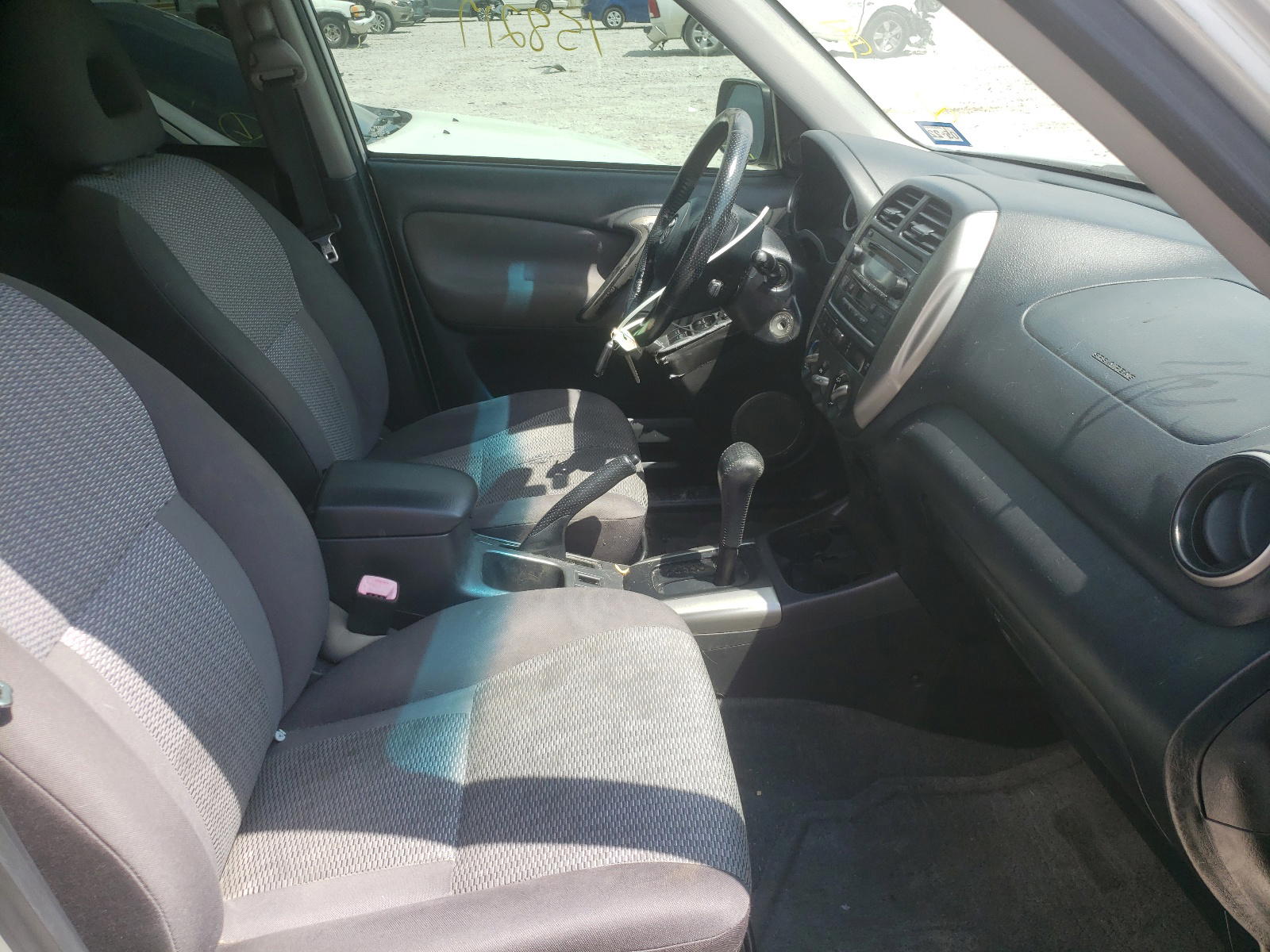 Photo 5 from auction – 2005 TOYOTA RAV4 with VIN JTEGD20V950095641