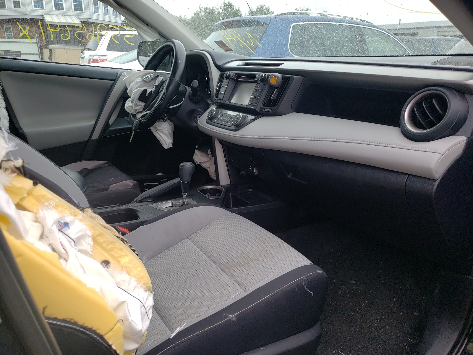 Photo 5 from auction – 2016 TOYOTA RAV4 XLE with VIN 2T3RFREV4GW464574