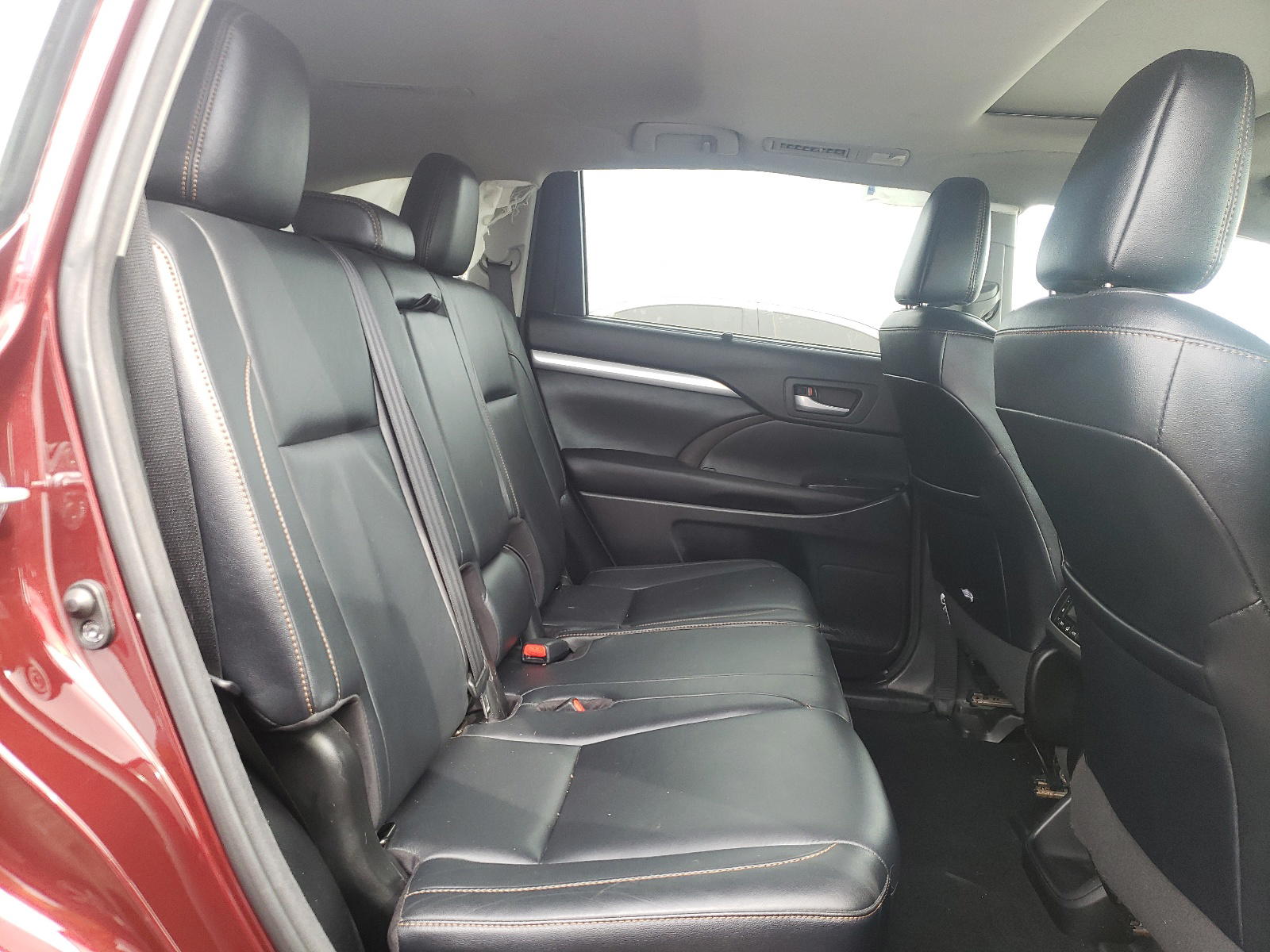 Photo 6 from auction – 2017 TOYOTA HIGHLANDER with VIN 5TDJZRFH5HS376679