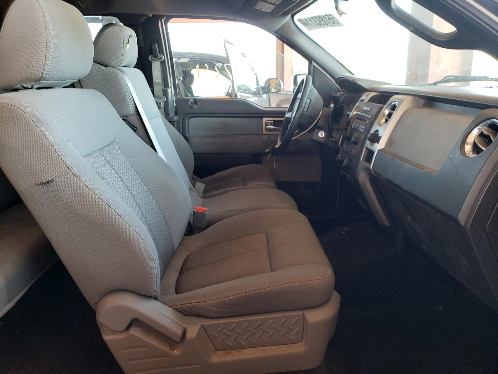 Photo 5 from auction – 2011 FORD F150 SUPER with VIN 1FTEX1CM6BFA49449