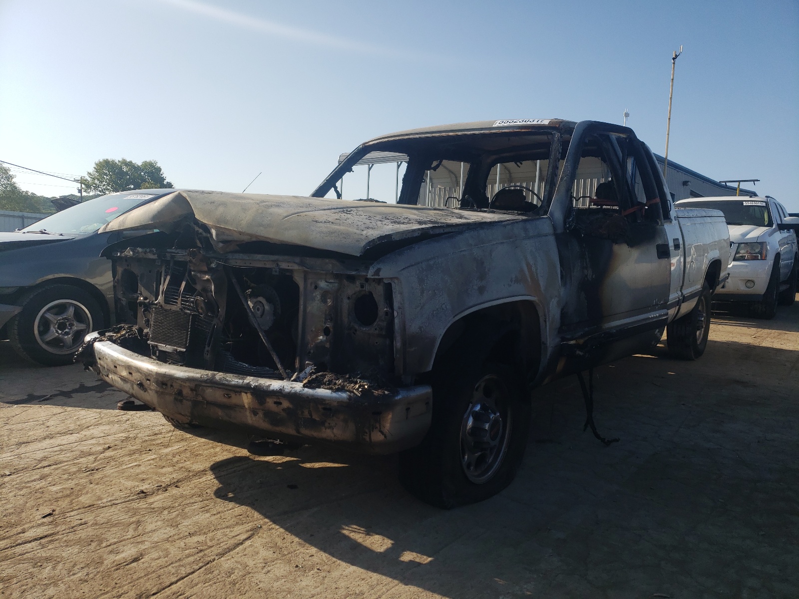 Photo 2 from auction – 2000 GMC SIERRA C25 with VIN 1GTGC23R8YF514957