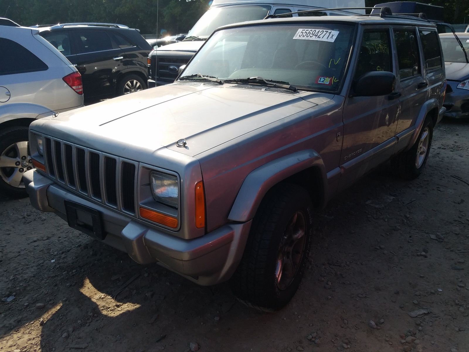 Photo 2 from auction – 2001 JEEP CHEROKEE with VIN 1J4FF48S11L626043