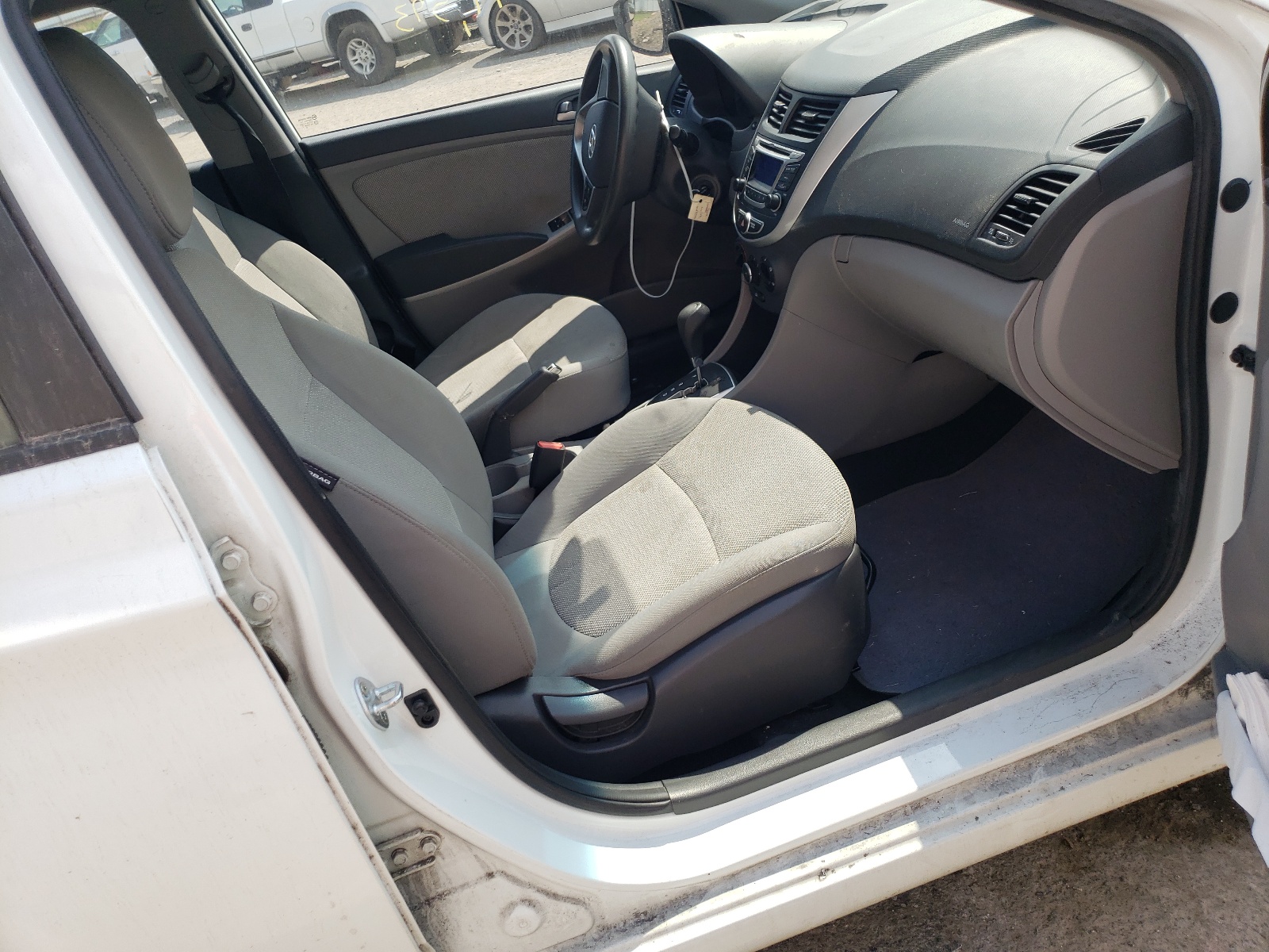 Photo 5 from auction – 2014 HYUNDAI ACCENT GLS with VIN KMHCT5AE4EU147798