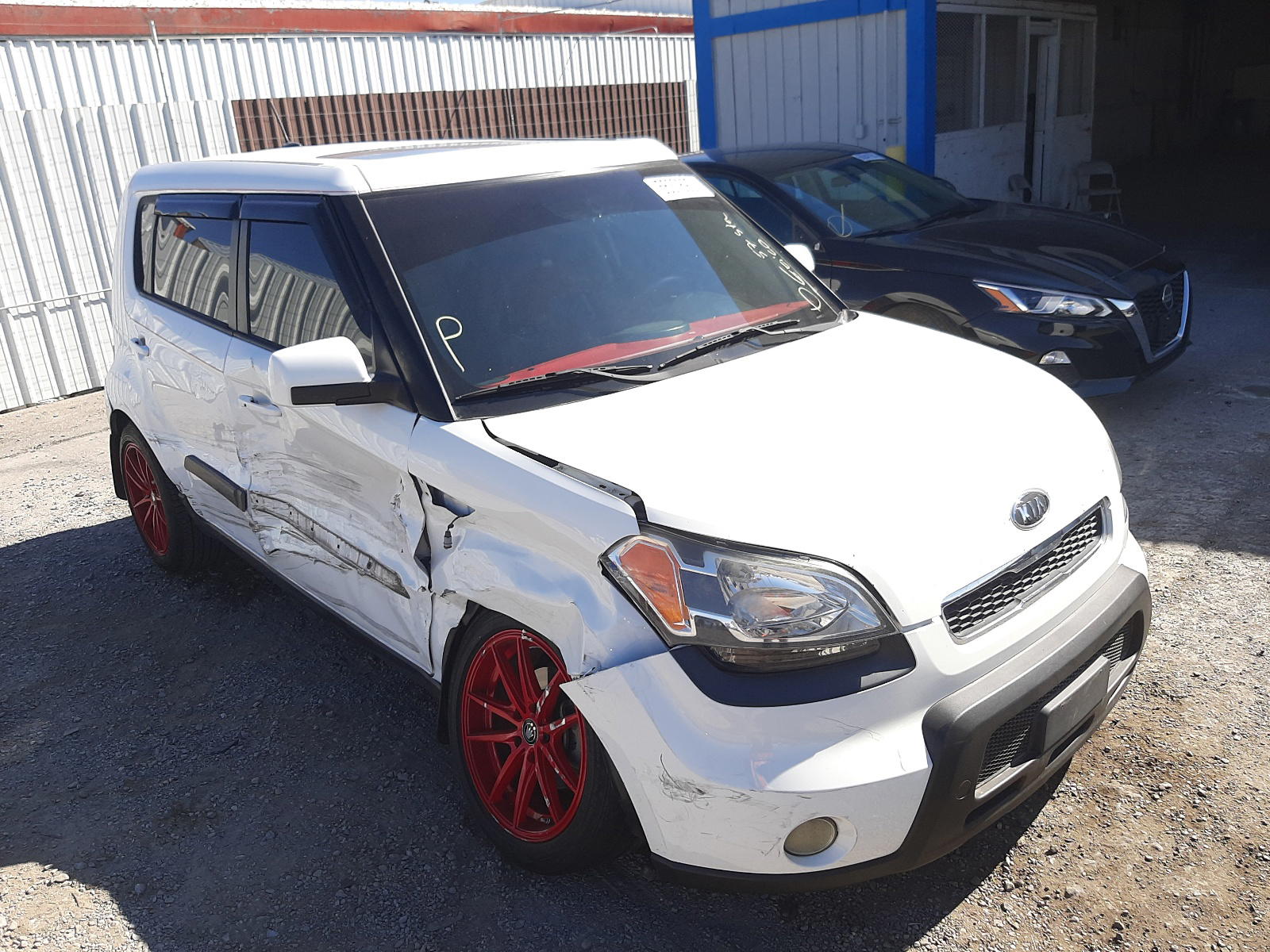 KIA SOUL 2011 with VIN KNDJT2A22B7281381 - Photo from auction