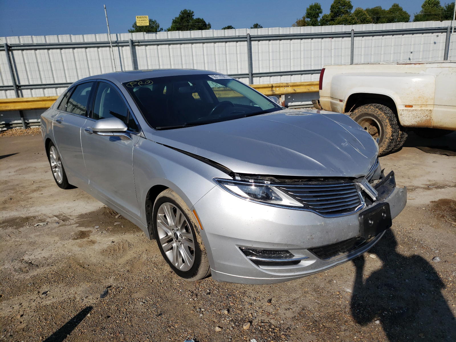 LINCOLN MKZ 2015 with VIN 3LN6L2J94FR607131 - Photo from auction
