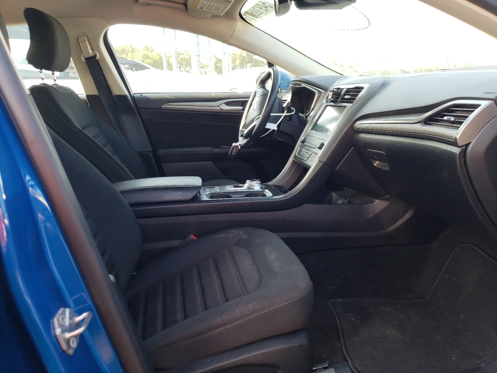 Photo 5 from auction – 2019 FORD FUSION SE with VIN 3FA6P0HD4KR229951