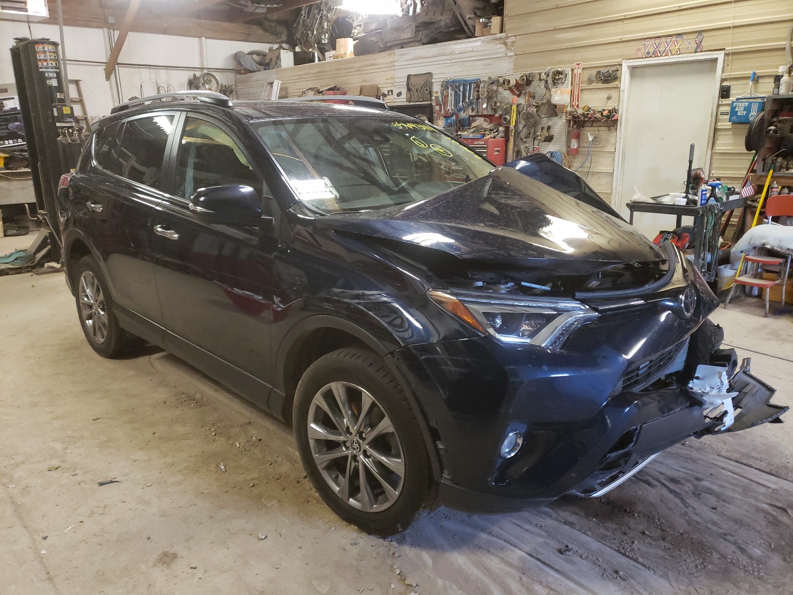 TOYOTA RAV4 LIMIT 2018 with VIN JTMDFREV3JJ745393 - Photo from auction