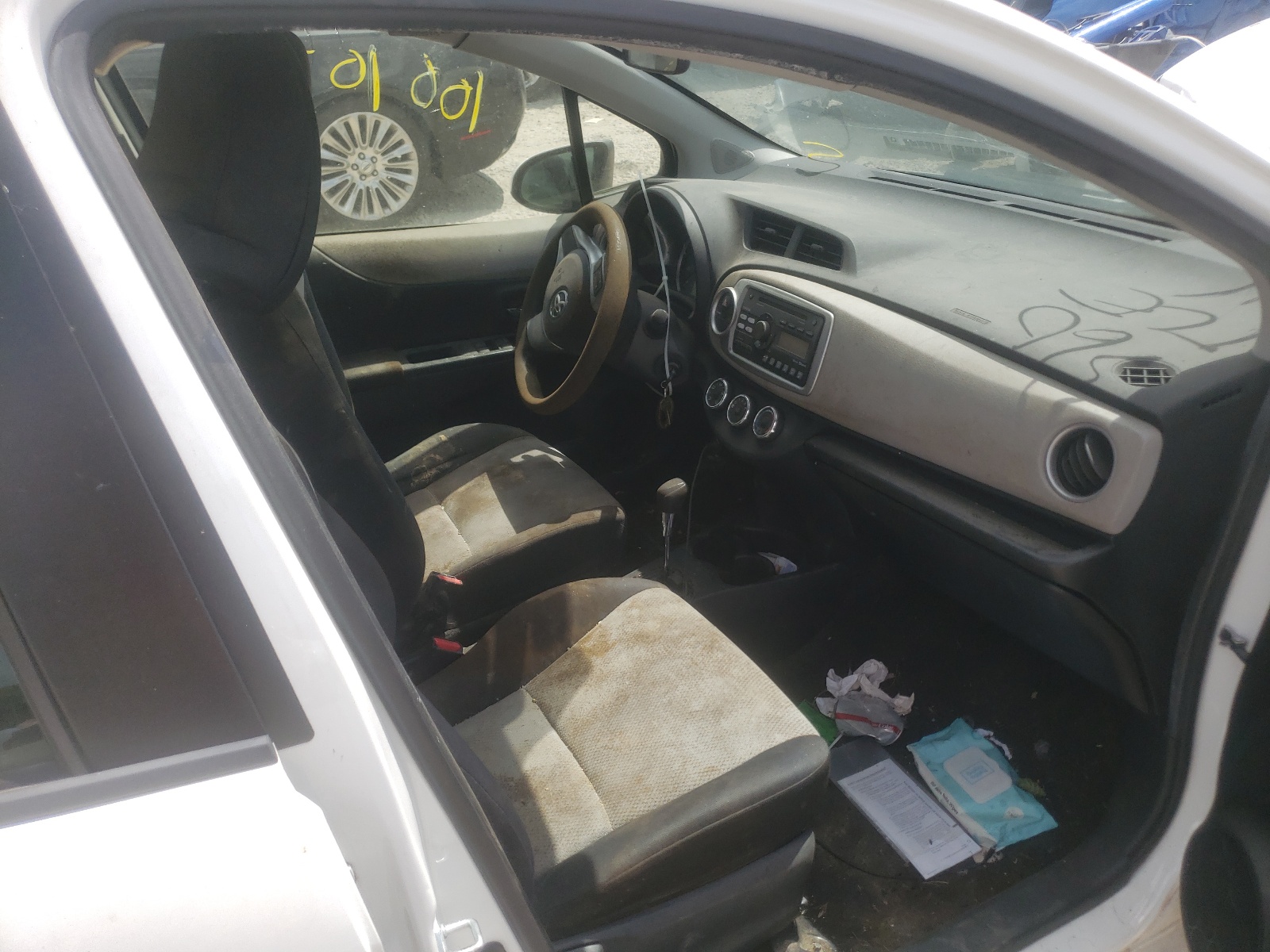Photo 5 from auction – 2014 TOYOTA YARIS with VIN JTDKTUD37ED596042