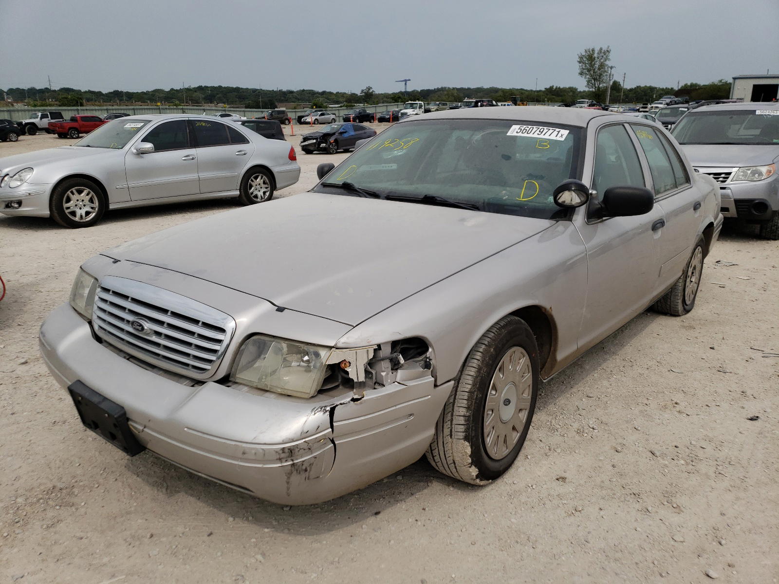 Photo 2 from auction – 2005 FORD CROWN VICT with VIN 2FAFP71W75X119258