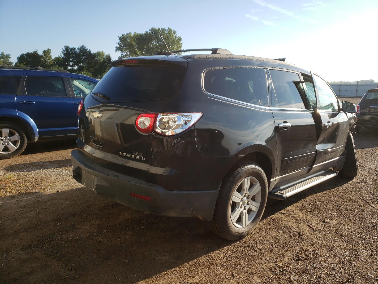 Photo 4 from auction – 2011 CHEVROLET TRAVERSE L with VIN 1GNKRJED0BJ197854