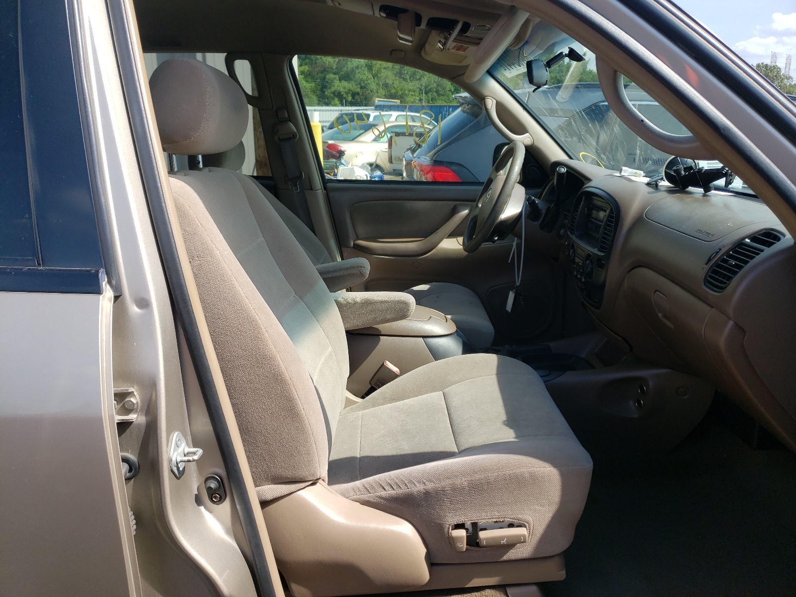 Photo 5 from auction – 2004 TOYOTA SEQUOIA SR with VIN 5TDZT34A44S224152