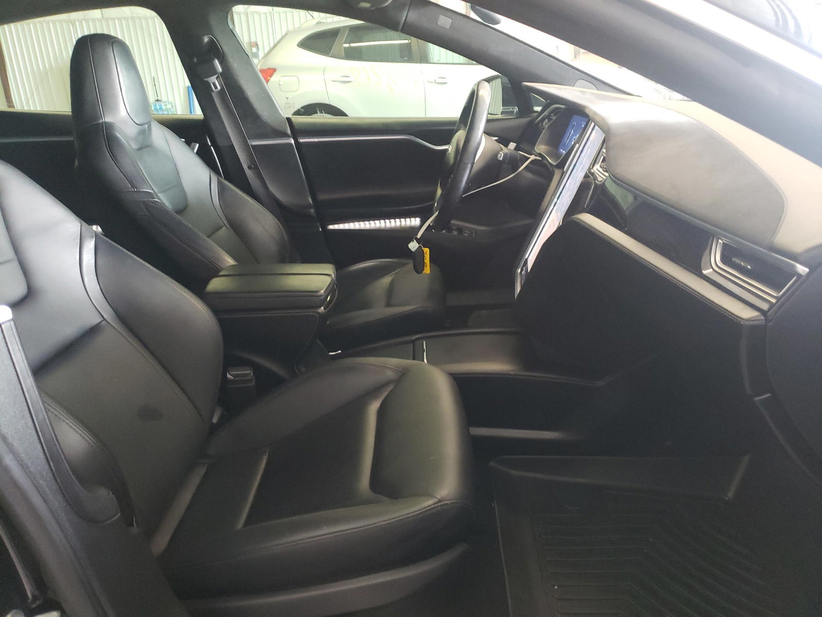 Photo 5 from auction – 2016 TESLA MODEL S with VIN 5YJSA1E21GF142763