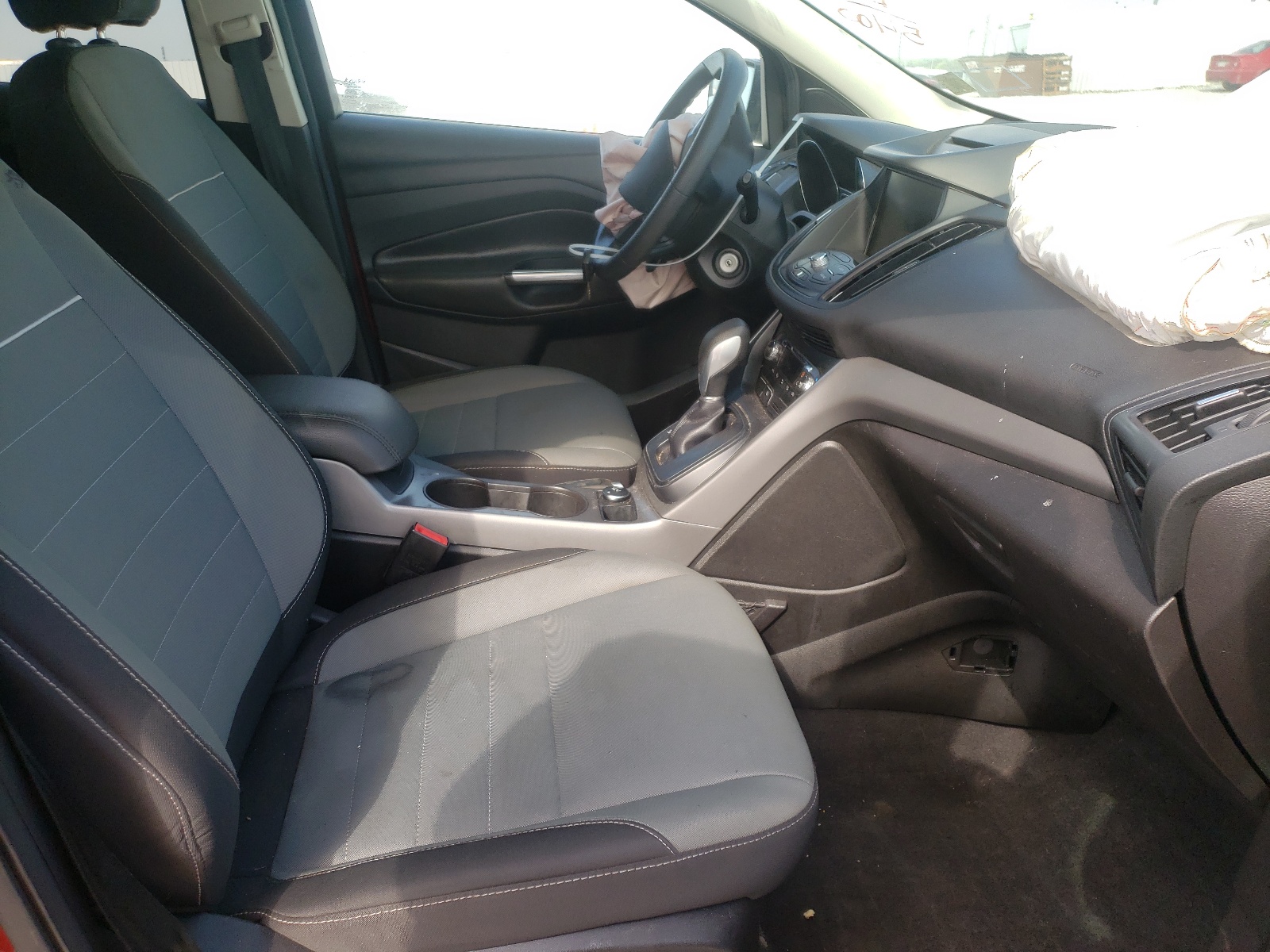 Photo 5 from auction – 2015 FORD ESCAPE SE with VIN 1FMCU9GX1FUB35400