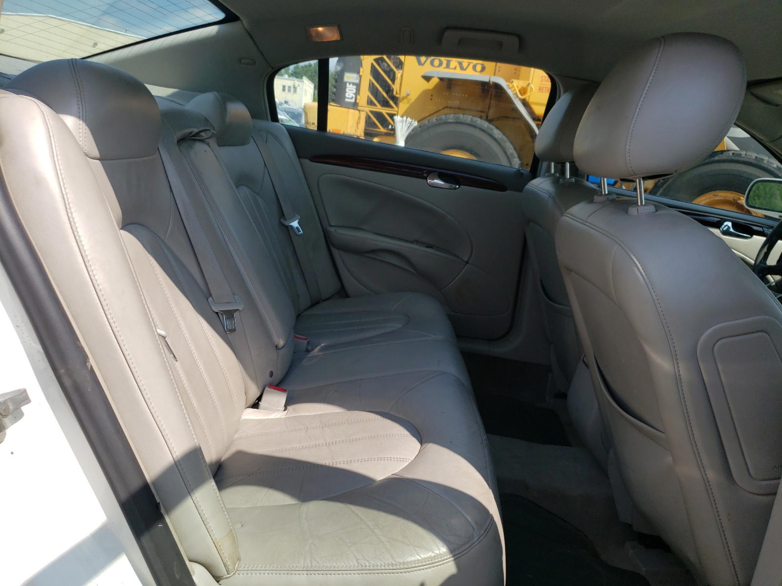 Photo 6 from auction – 2010 BUICK LUCERNE CX with VIN 1G4HC5EM0AU102908