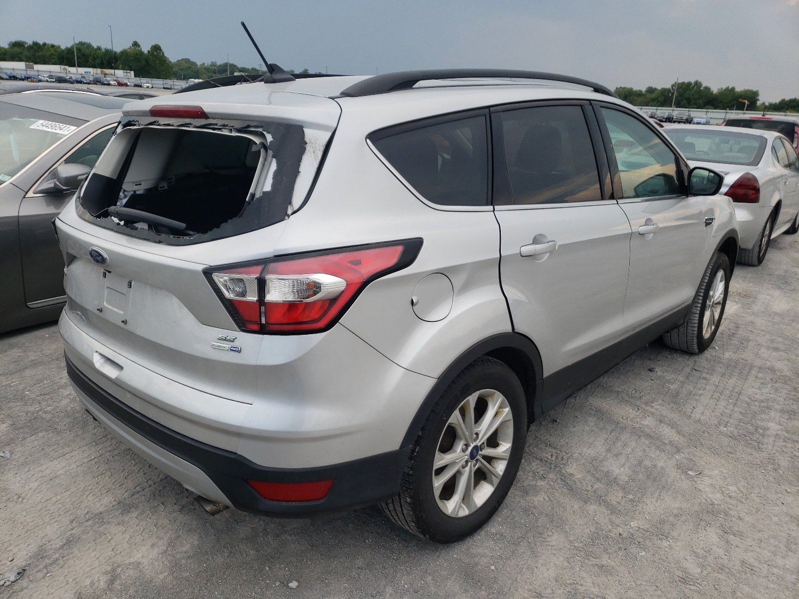Photo 4 from auction – 2018 FORD ESCAPE SE with VIN 1FMCU9GD9JUA49959
