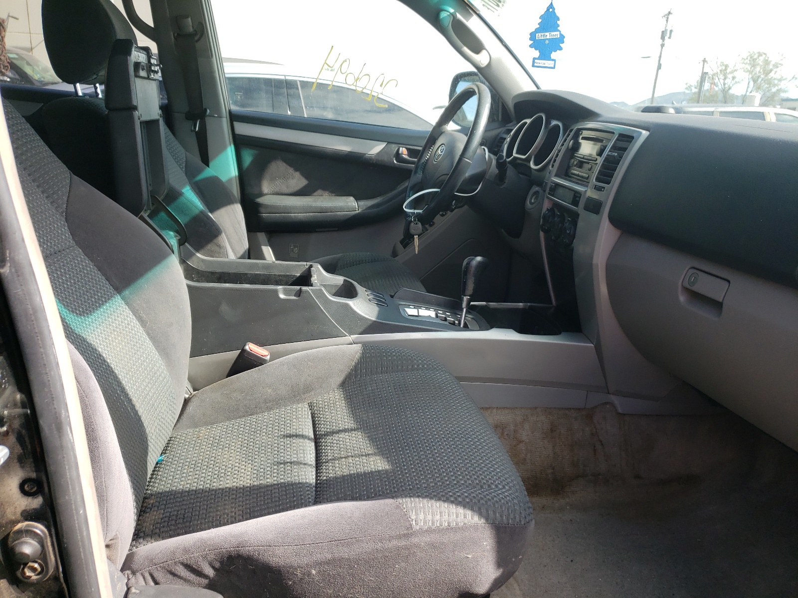 Photo 5 from auction – 2005 TOYOTA 4RUNNER SR with VIN JTEZT14R458007275