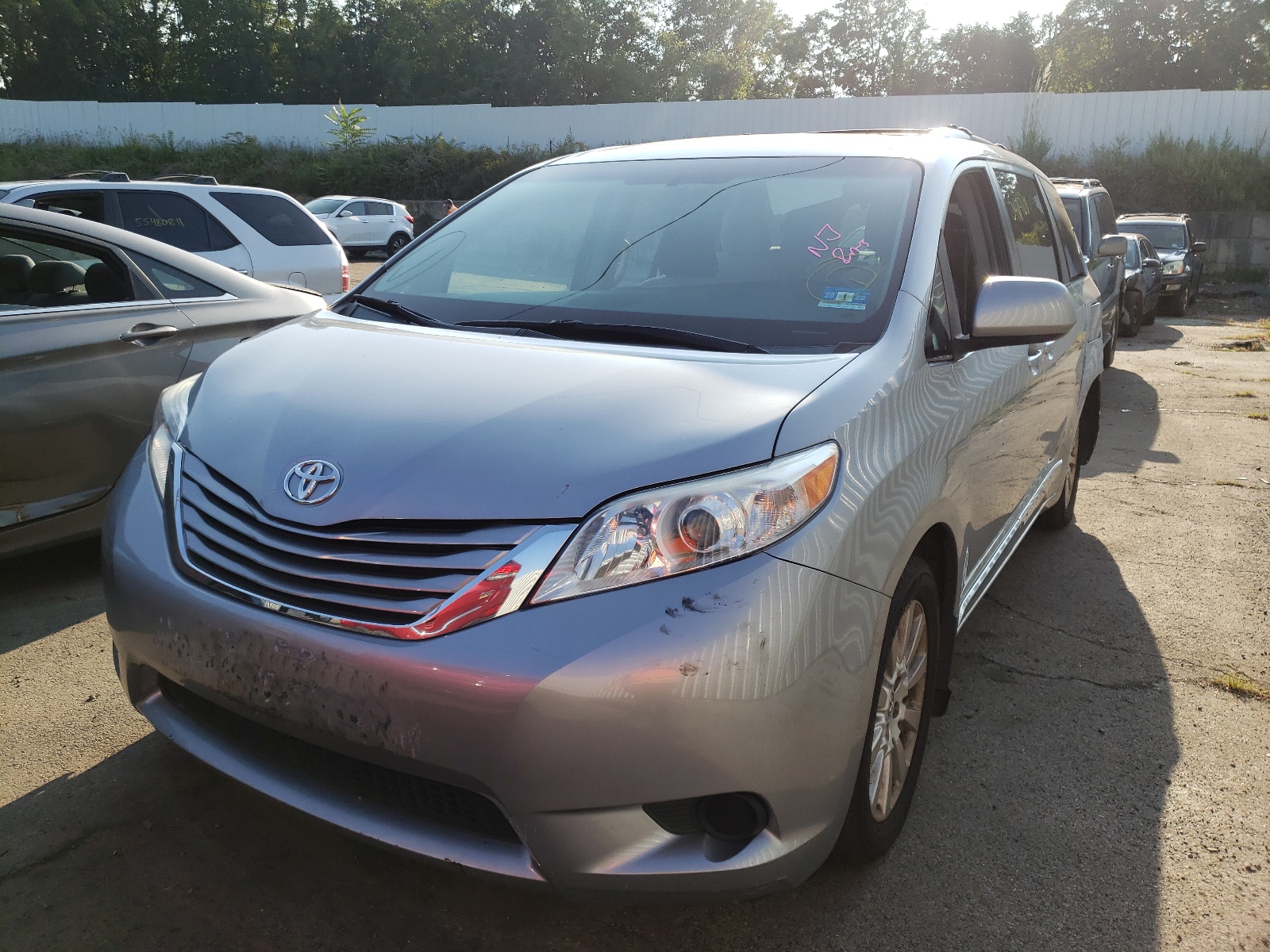 Photo 2 from auction – 2015 TOYOTA SIENNA LE with VIN 5TDJK3DC8FS094932