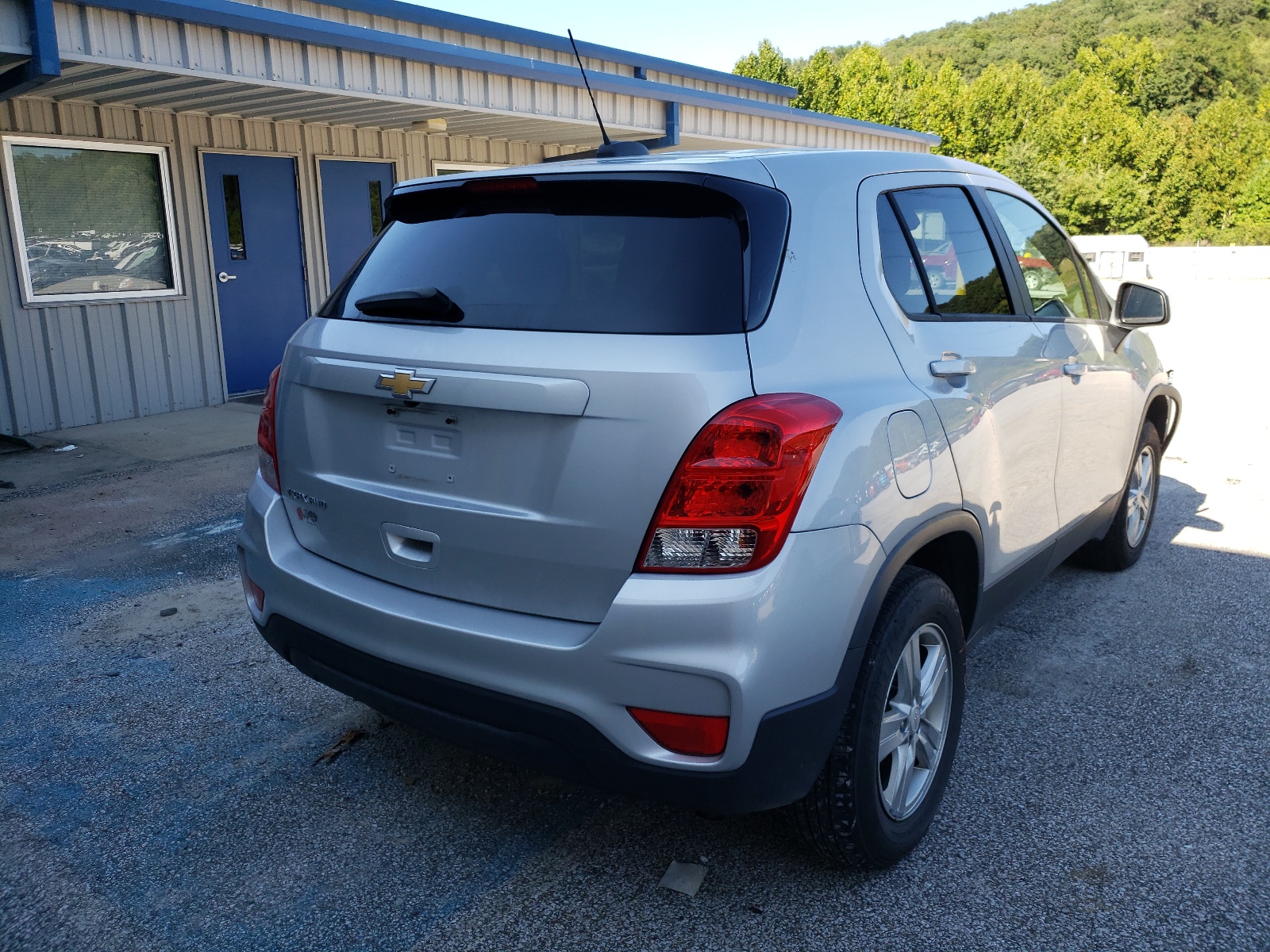 Photo 17 from auction – 2019 CHEVROLET TRAX LS with VIN 3GNCJNSB9KL171333