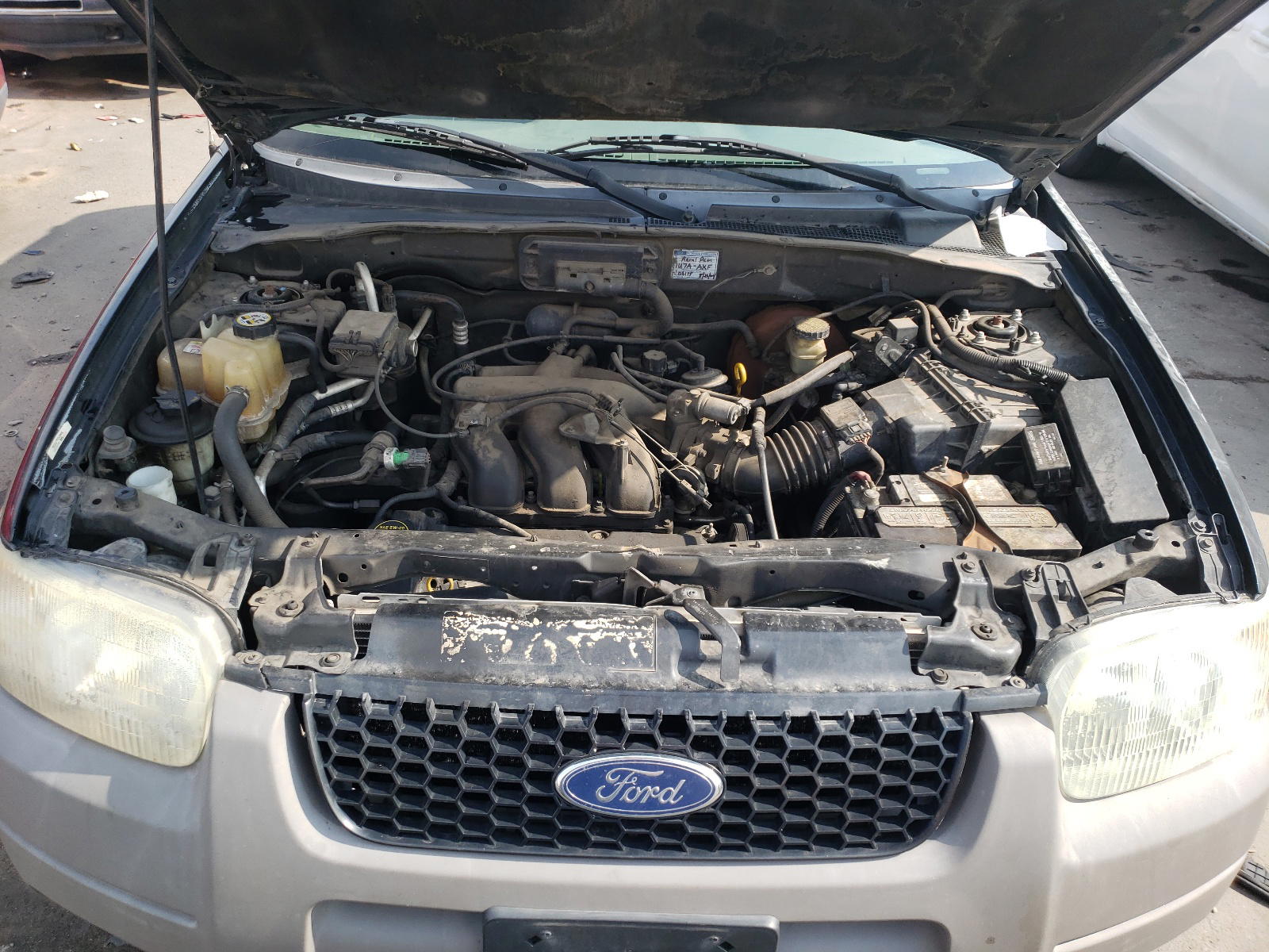 Photo 7 from auction – 2001 FORD ESCAPE XLT with VIN 1FMCU04111KA80365