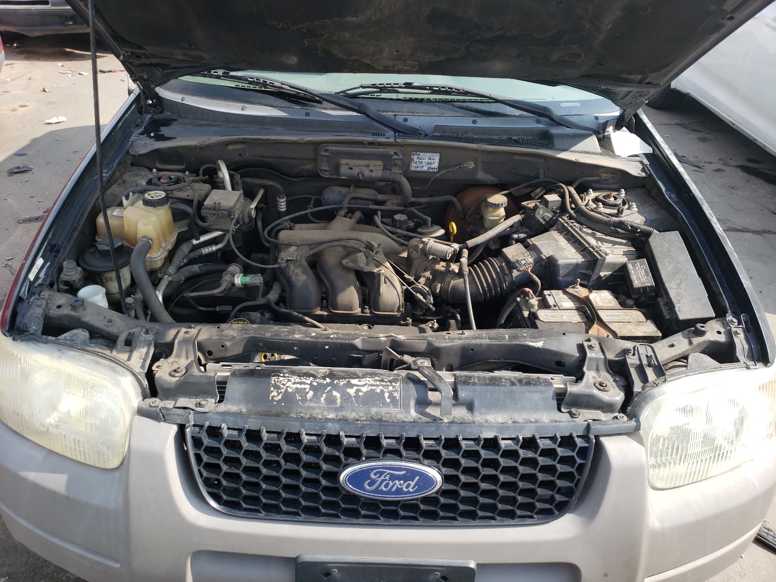Zdjęcie 7 z aukcji – 2001 FORD ESCAPE XLT z VIN 1FMCU04111KA80365