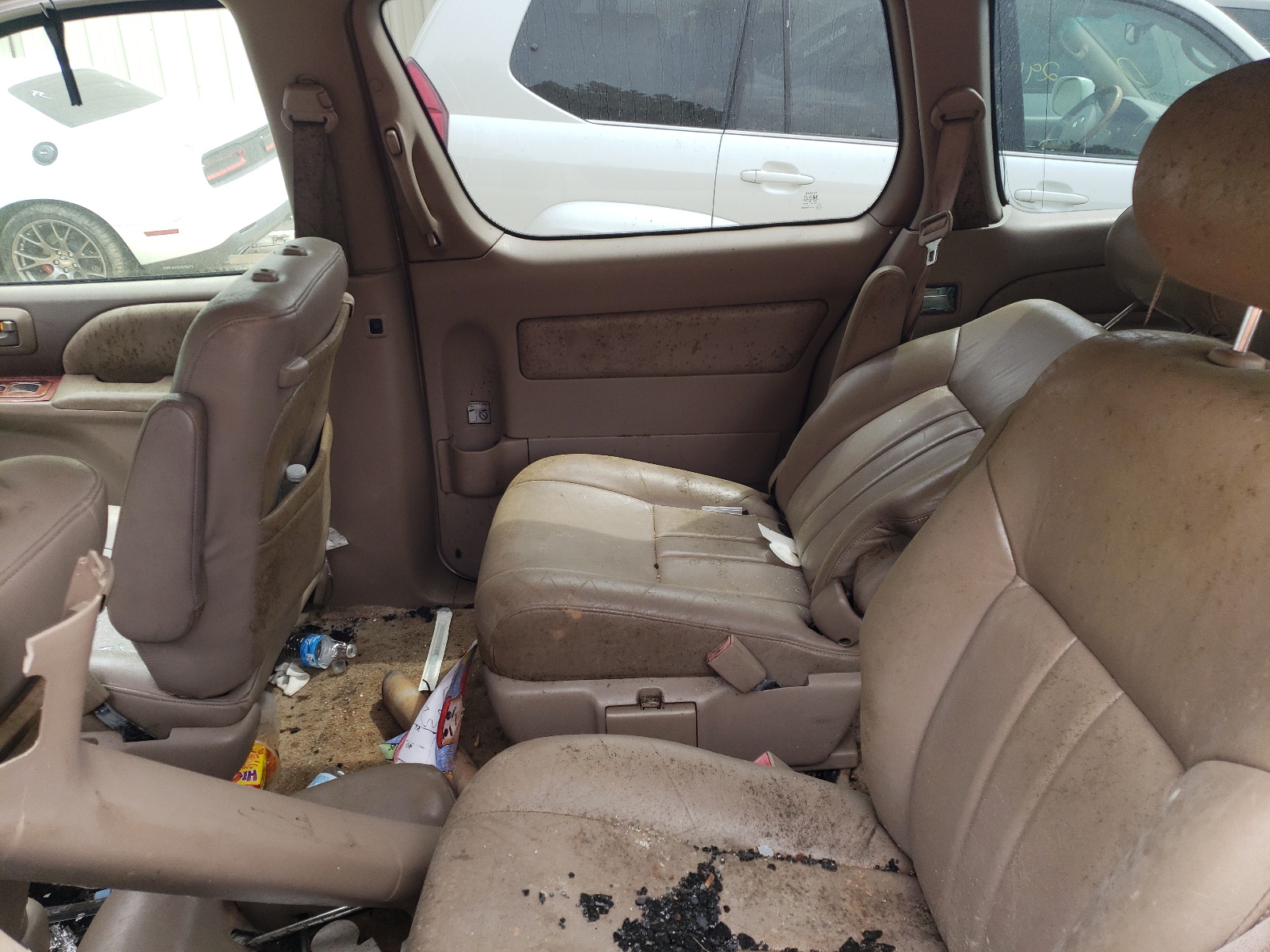 Photo 6 from auction – 2000 TOYOTA SIENNA LE with VIN 4T3ZF13C9YU174528