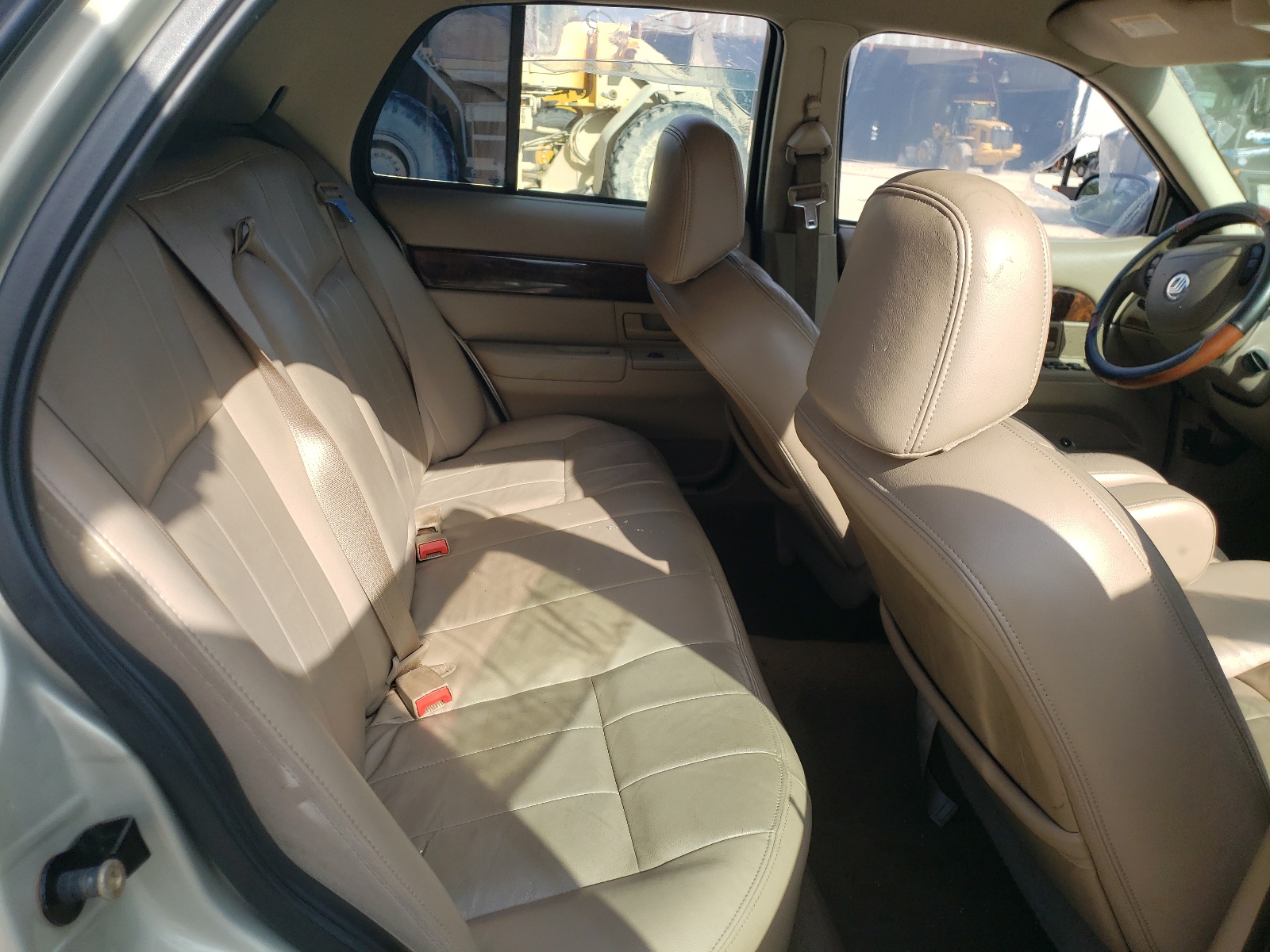 Photo 6 from auction – 2004 MERCURY GRAND MARQ with VIN 2MEFM75W94X649838
