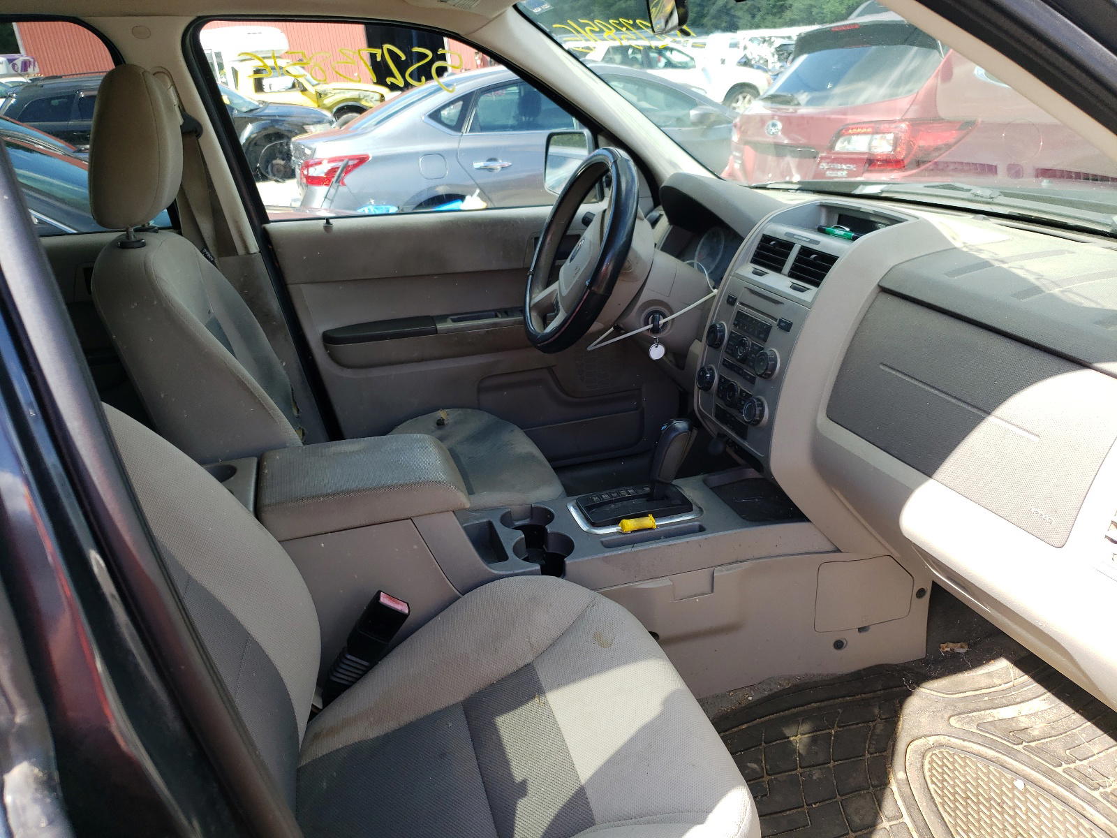 Photo 5 from auction – 2008 FORD ESCAPE XLT with VIN 1FMCU93138KC18858