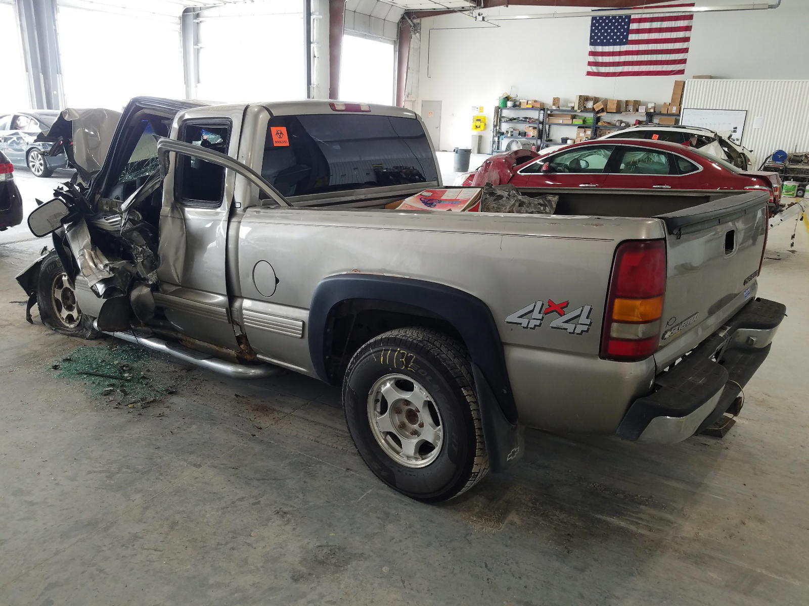 Photo 3 from auction – 2000 CHEVROLET SILVERADO with VIN 1GCEK19T2YZ302335