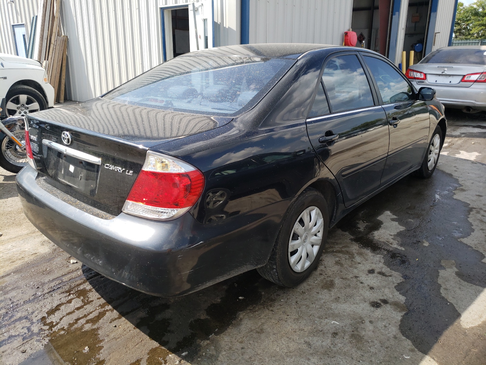 Photo 4 from auction – 2005 TOYOTA CAMRY LE with VIN 4T1BE32K95U414724