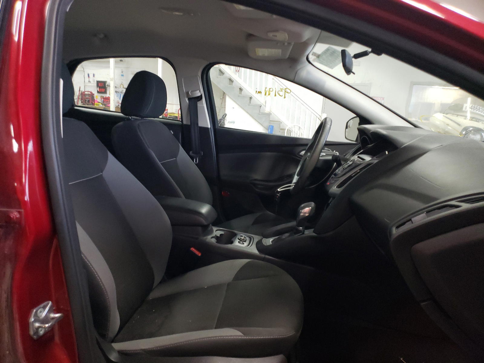 Photo 5 from auction – 2014 FORD FOCUS SE with VIN 1FADP3F24EL419410