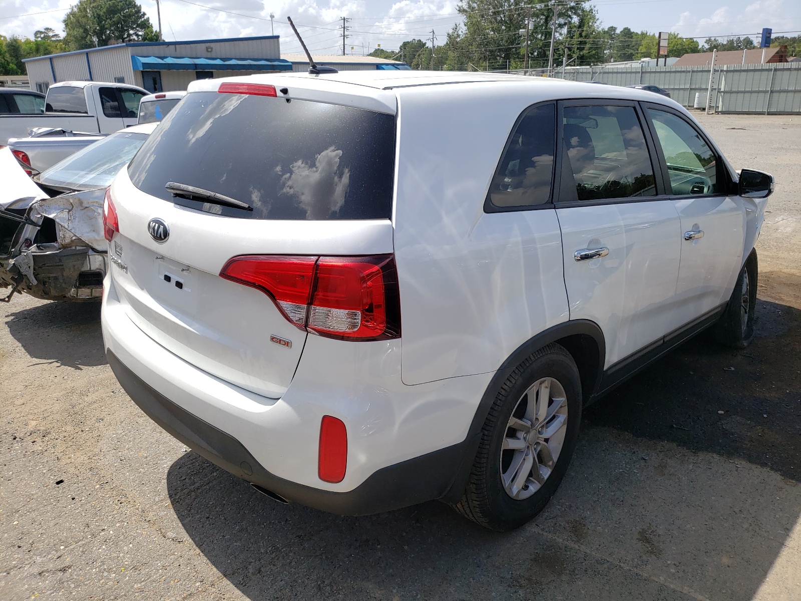 Photo 4 from auction – 2015 KIA SORENTO LX with VIN 5XYKT3A63FG598382