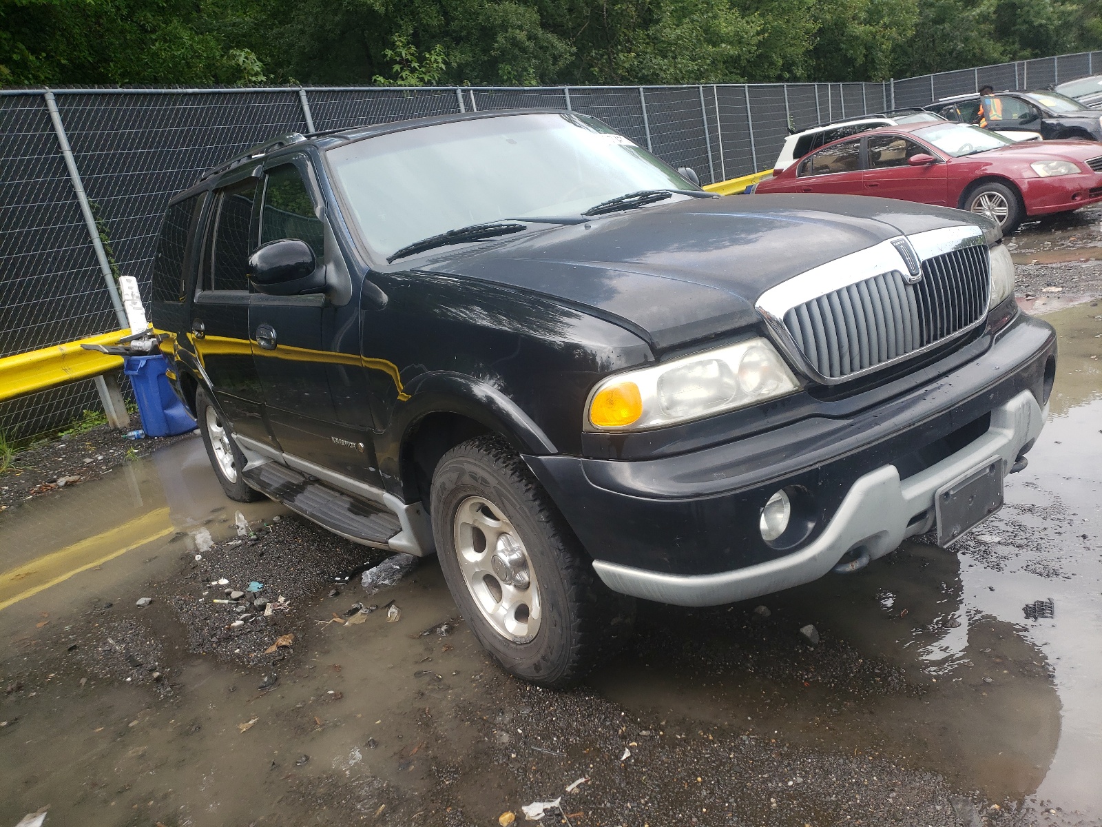 LINCOLN NAVIGATOR 2001 with VIN 5LMFU28R11LJ27362 - Photo from auction
