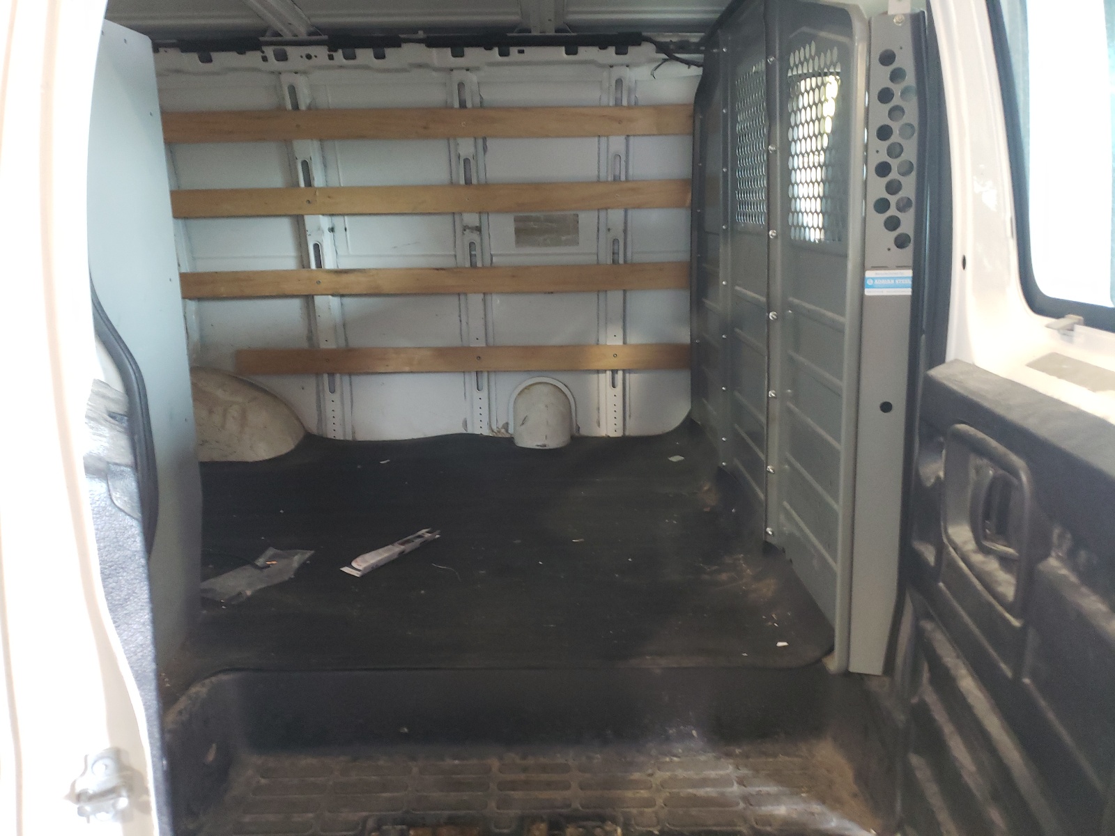 Photo 6 from auction – 2014 GMC SAVANA G25 with VIN 1GTW7FCA8E1912938