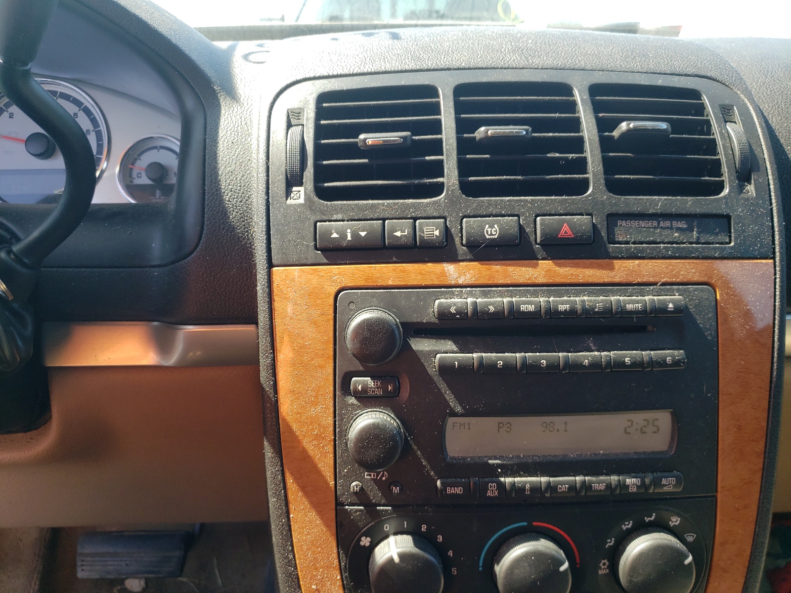 Photo 9 from auction – 2006 SATURN RELAY 2 with VIN 5GZDV03L66D107305