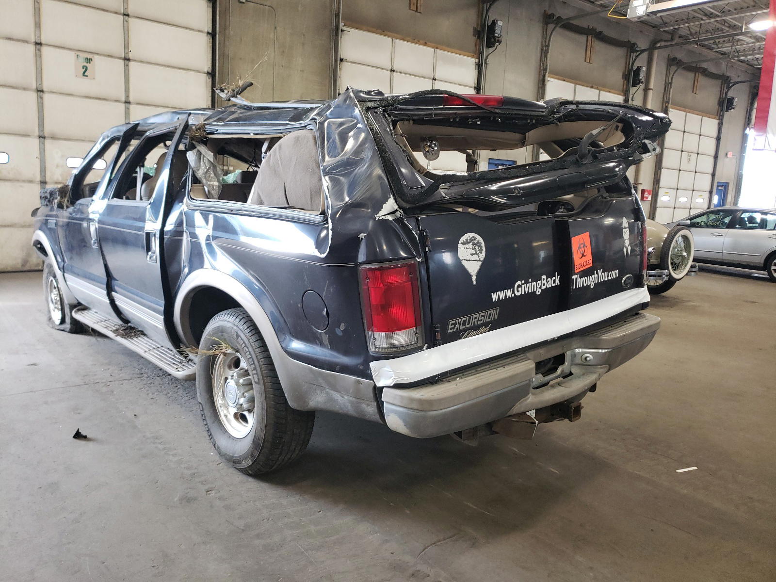 Photo 3 from auction – 2000 FORD EXCURSION with VIN 1FMSU43F3YEA85477