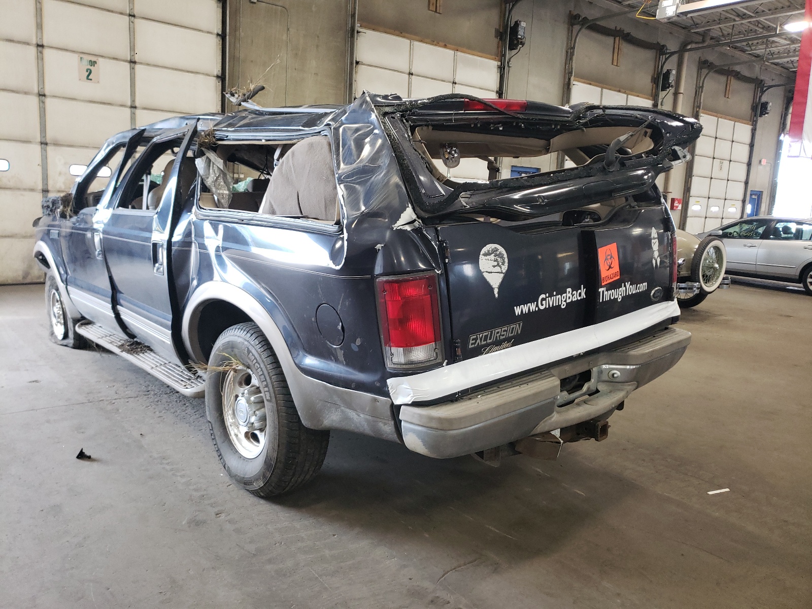 Снимка 3 от търг – 2000 FORD EXCURSION с VIN 1FMSU43F3YEA85477