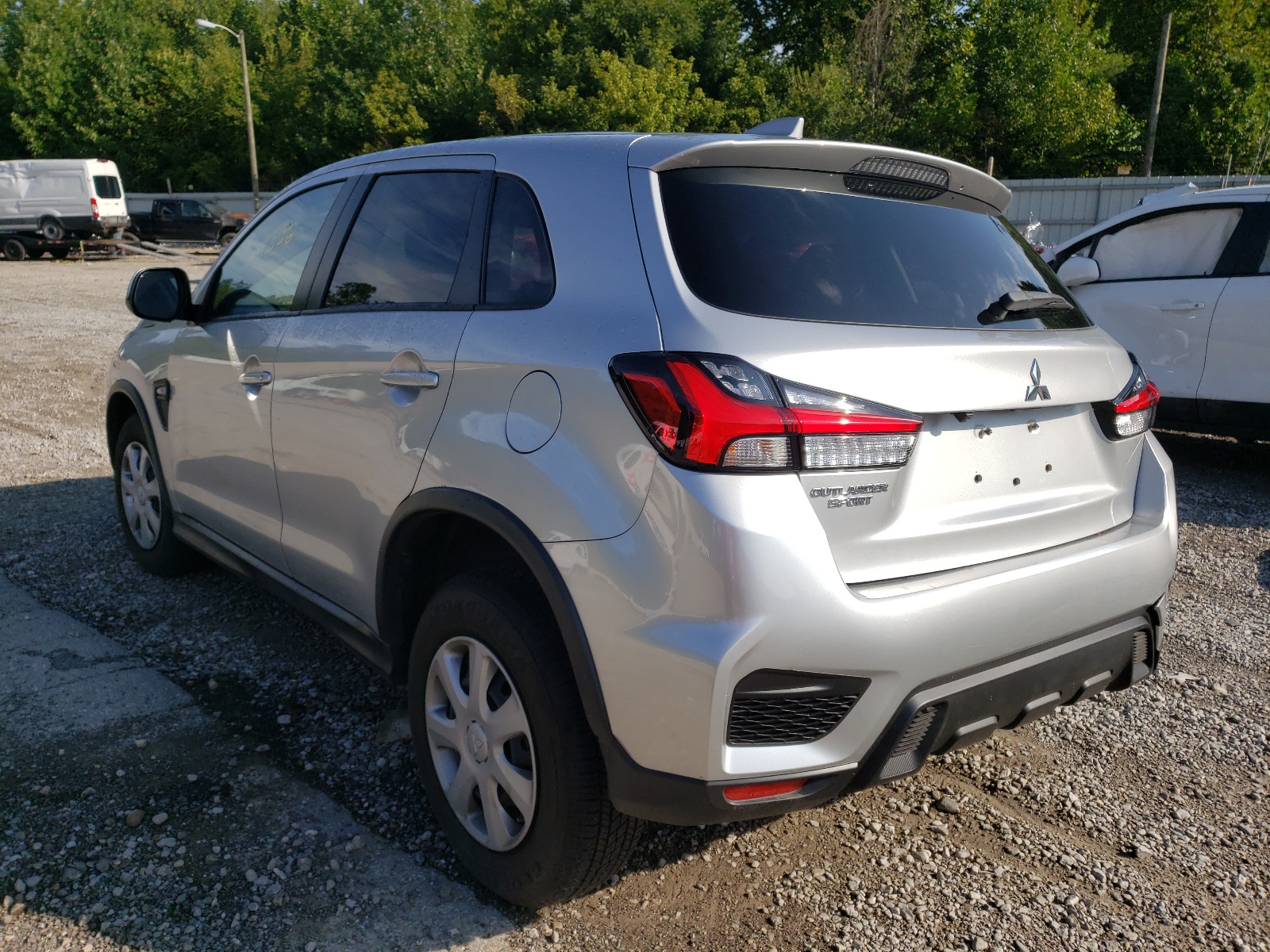 Photo 3 from auction – 2021 MITSUBISHI OUTLANDER with VIN JA4APUAU9MU020488