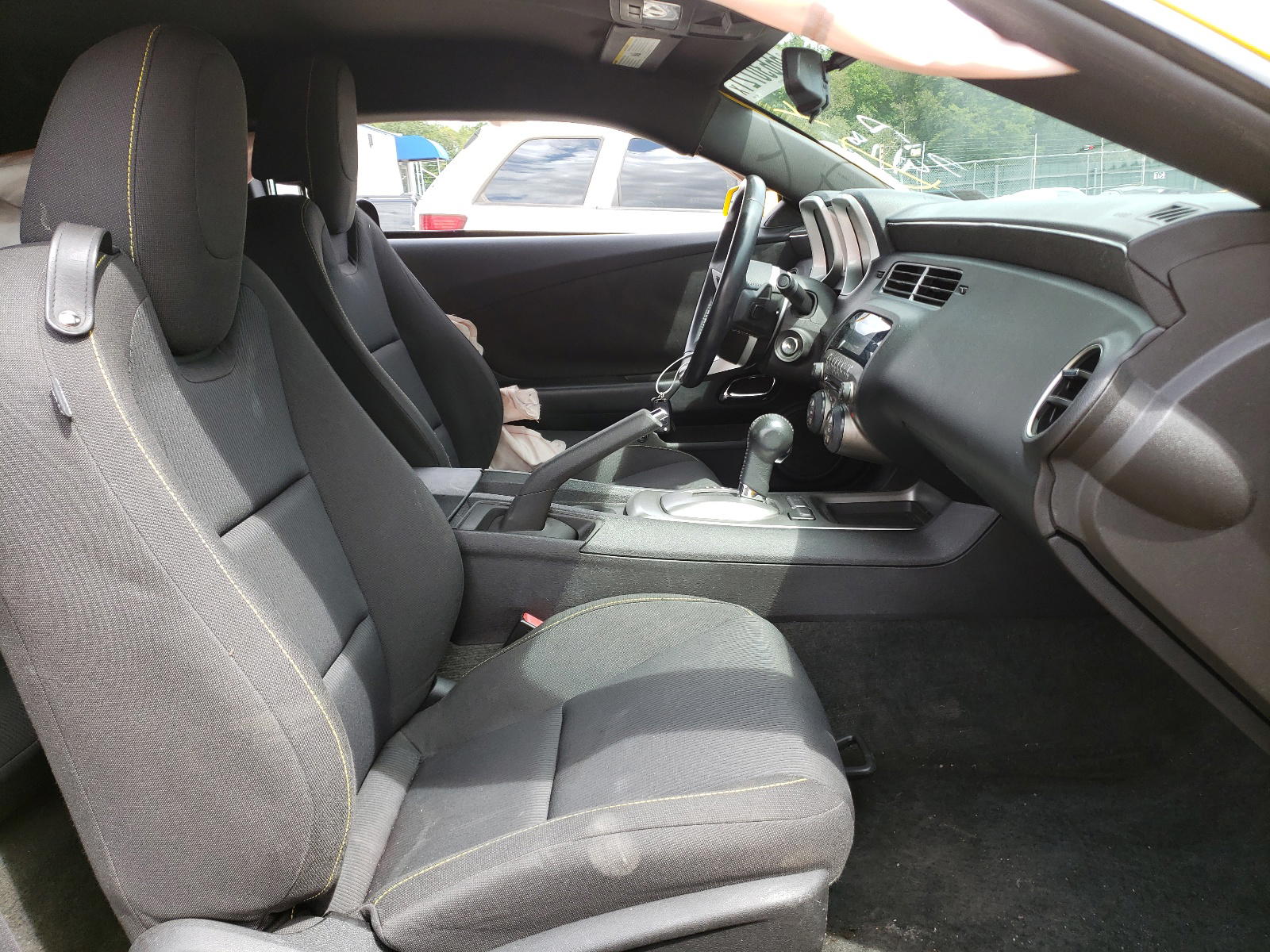 Photo 5 from auction – 2011 CHEVROLET CAMARO LT with VIN 2G1FB1ED4B9126966
