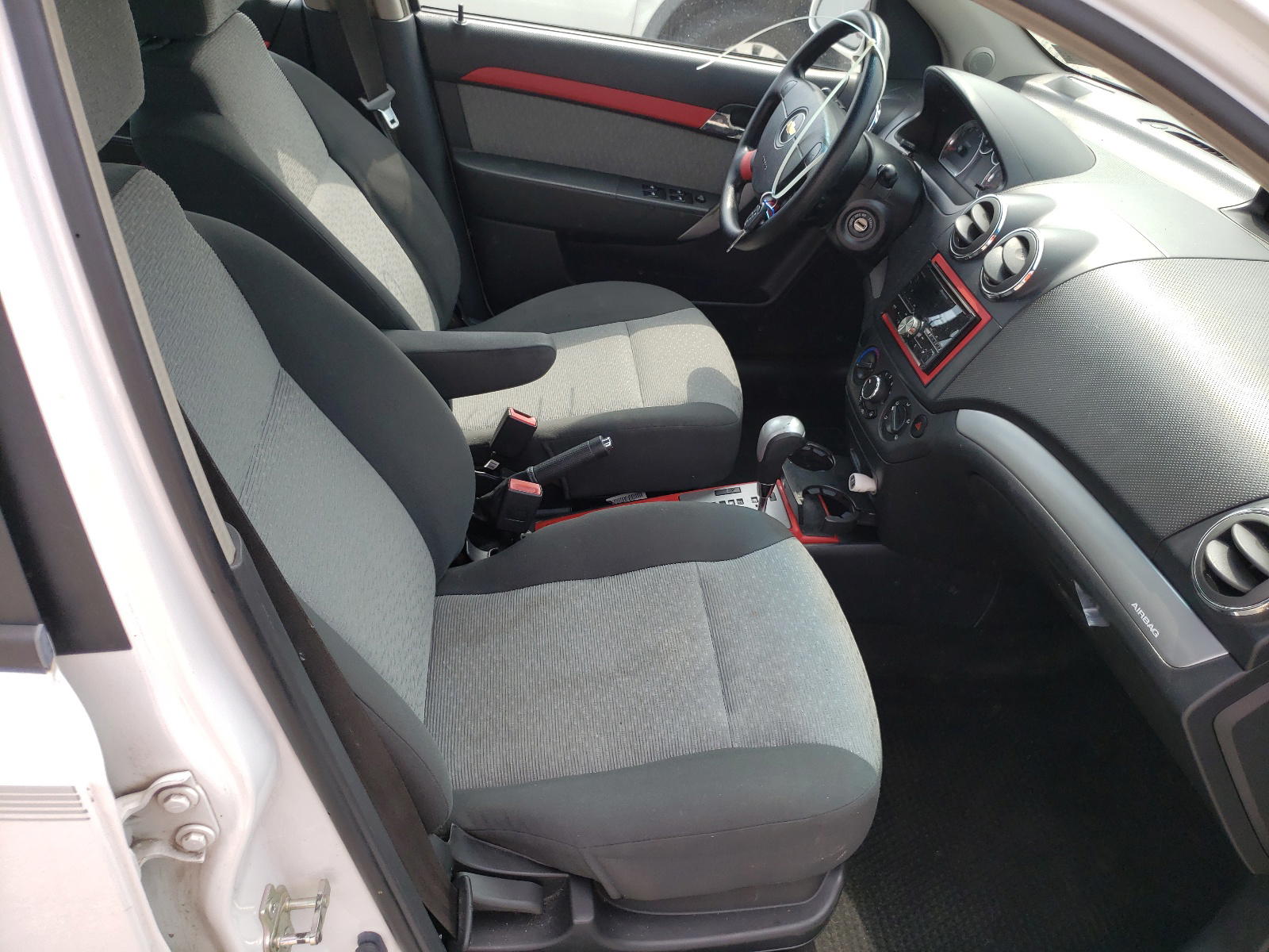 Photo 5 from auction – 2010 CHEVROLET AVEO LT with VIN KL1TG6DE0AB098607