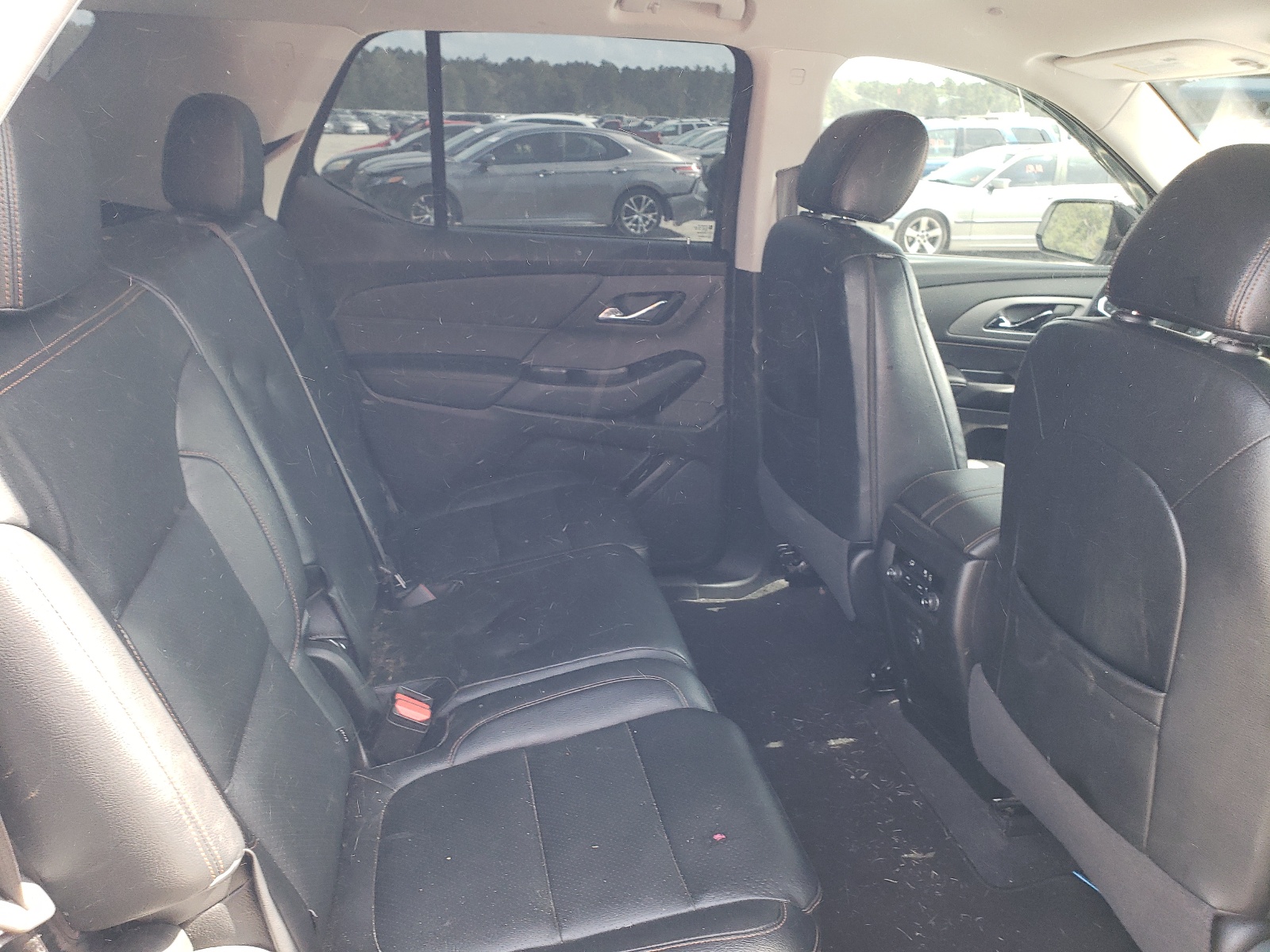 Photo 6 from auction – 2019 CHEVROLET TRAVERSE L with VIN 1GNERFKW6KJ182744
