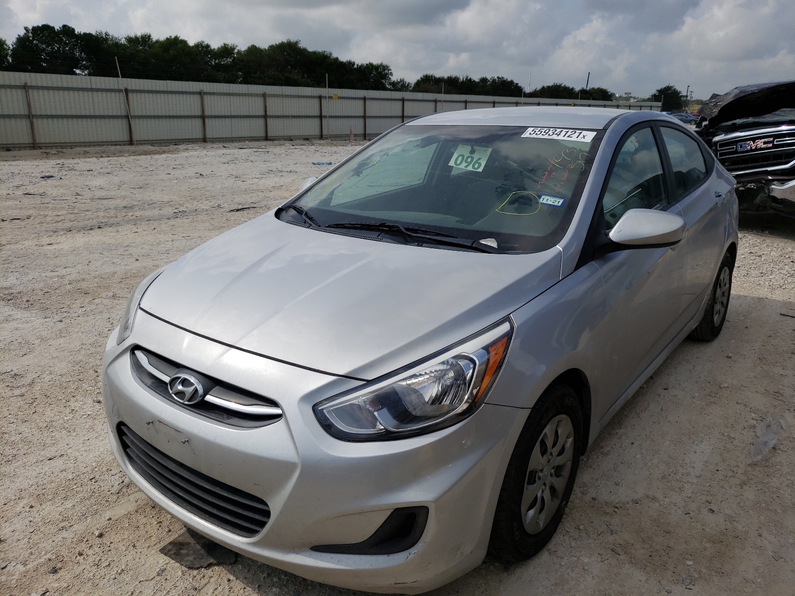 Photo 2 from auction – 2017 HYUNDAI ACCENT SE with VIN KMHCT4AE4HU193517