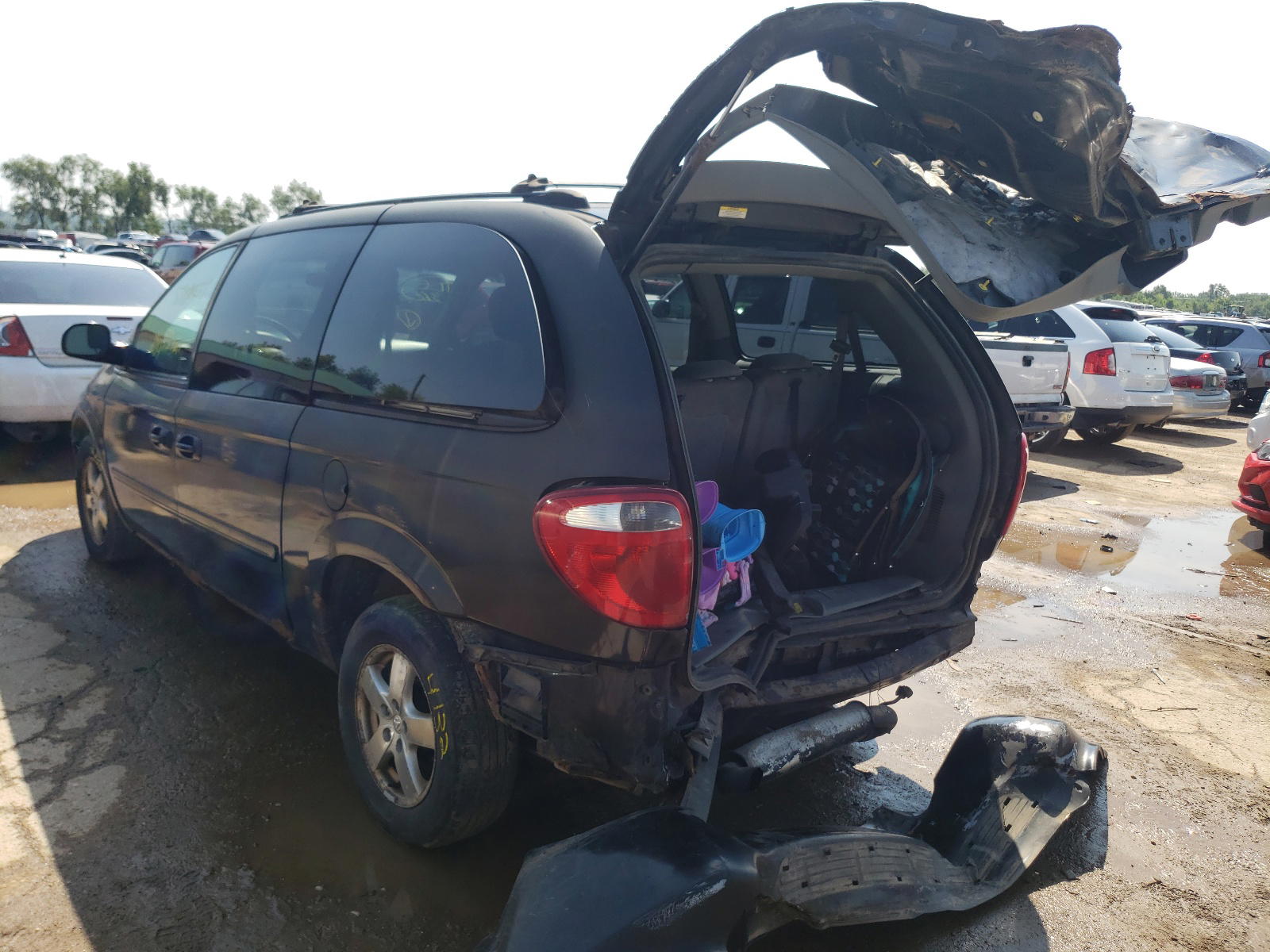 Photo 3 from auction – 2005 DODGE GRAND CARA with VIN 2D4GP44L85R498924