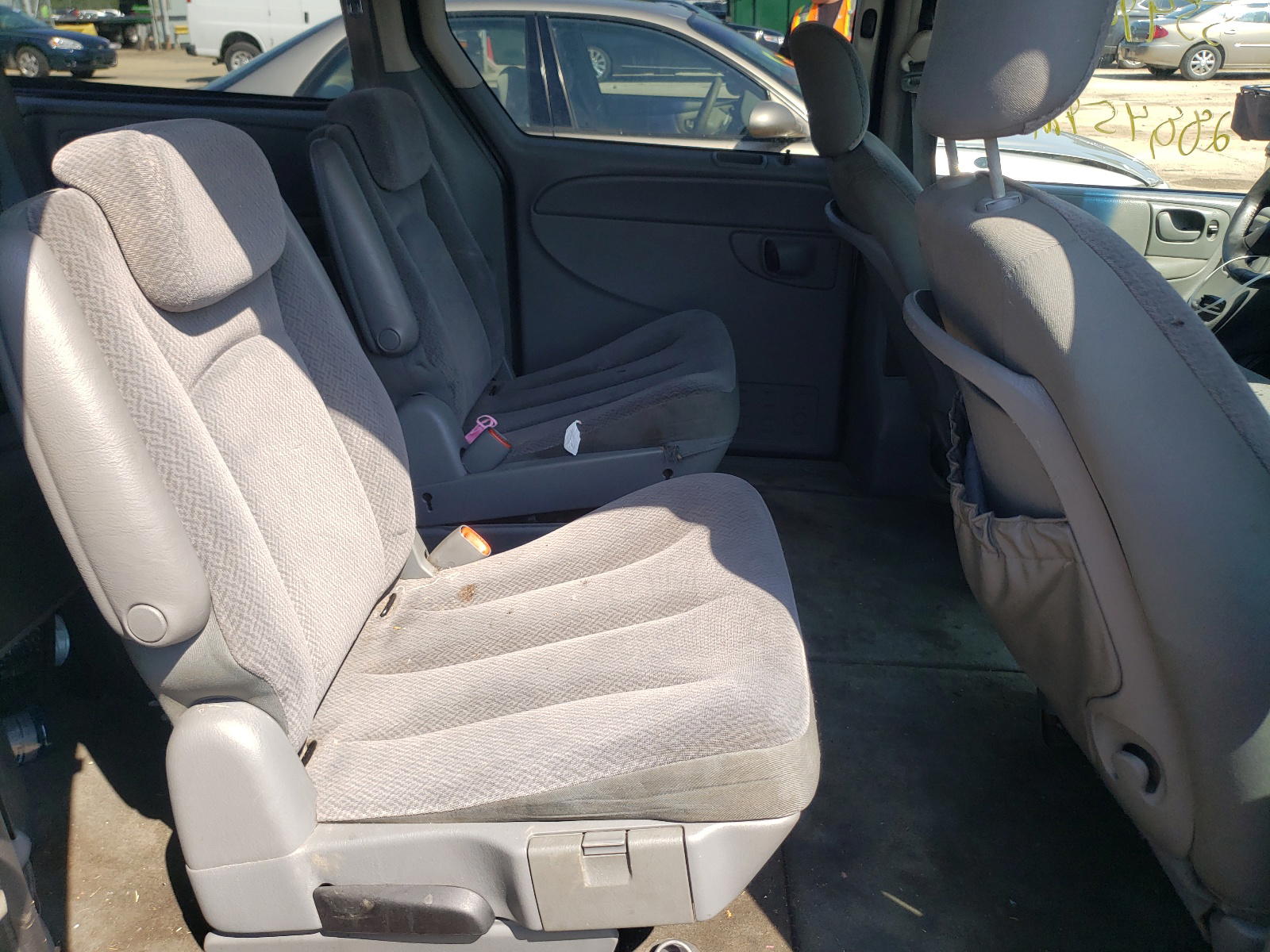 Photo 6 from auction – 2005 DODGE GRAND CARA with VIN 2D4GP44L85R498924