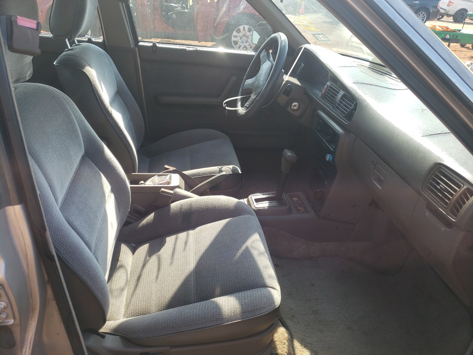 Photo 5 from auction – 1991 MAZDA 626 DX with VIN 1YVGD22B9M5145442