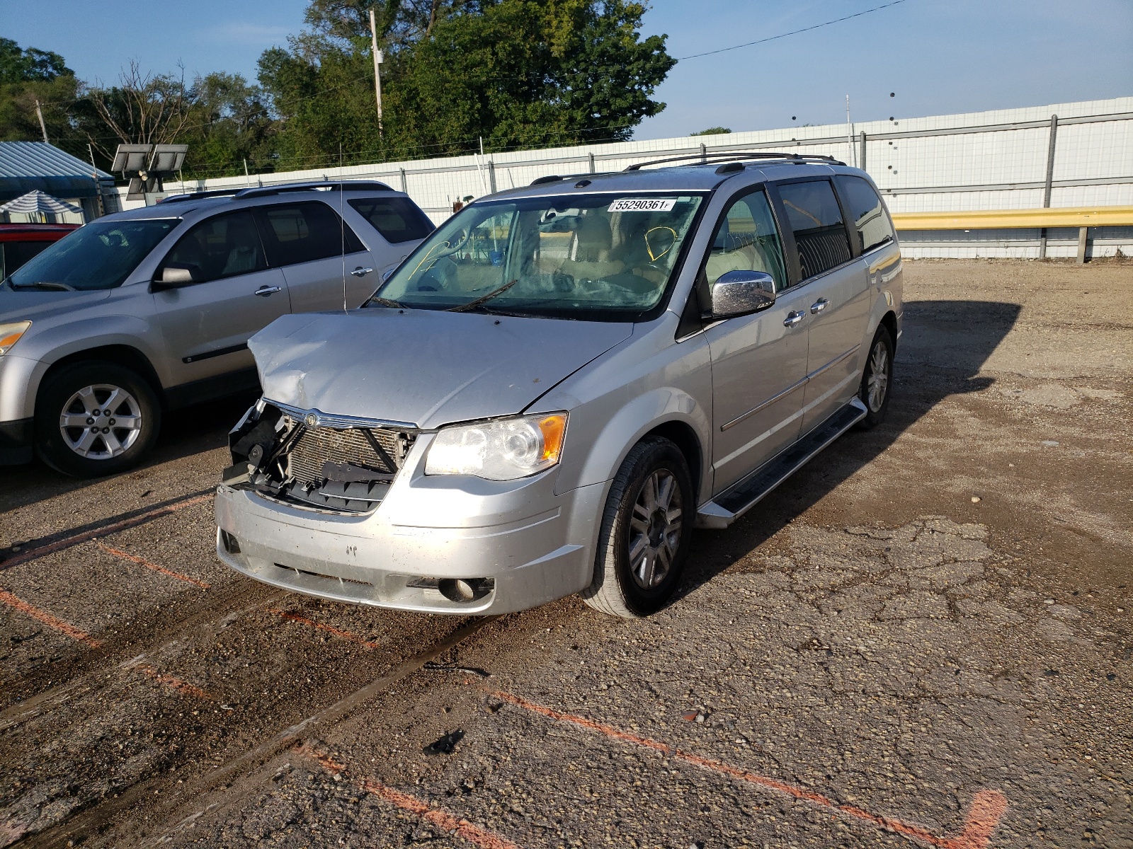 Photo 2 from auction – 2010 CHRYSLER TOWN & COU with VIN 2A4RR6DX6AR152728