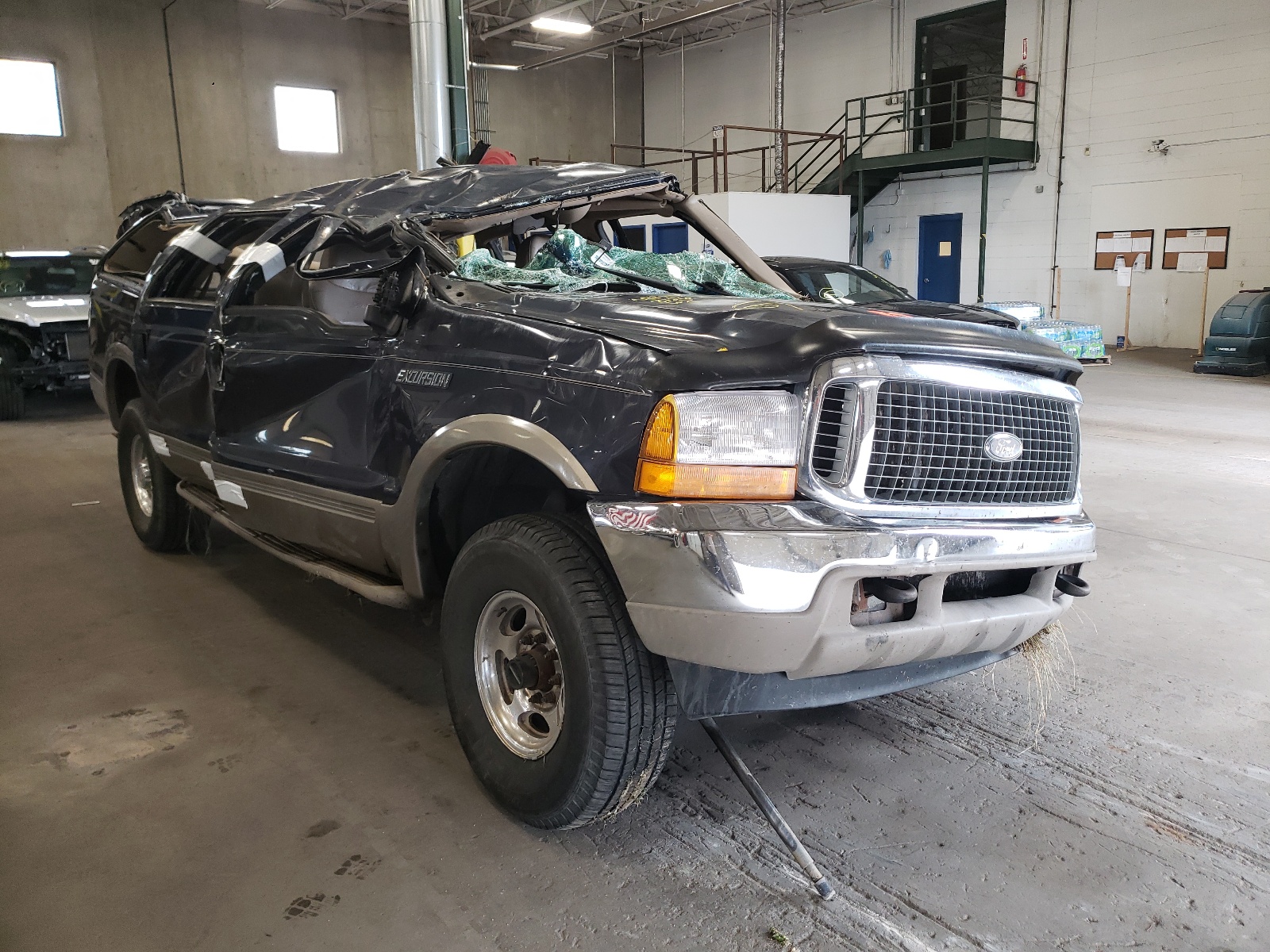 FORD EXCURSION 2000 с VIN 1FMSU43F3YEA85477 - Снимка от търг