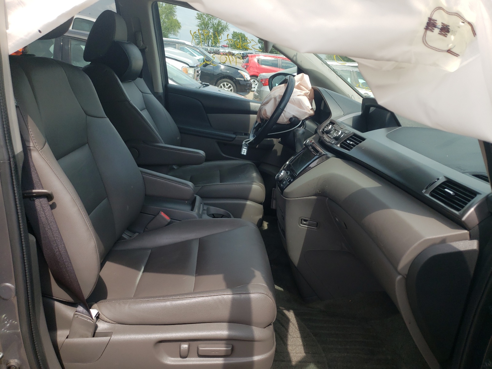 Photo 5 from auction – 2015 HONDA ODYSSEY TO with VIN 5FNRL5H90FB097015