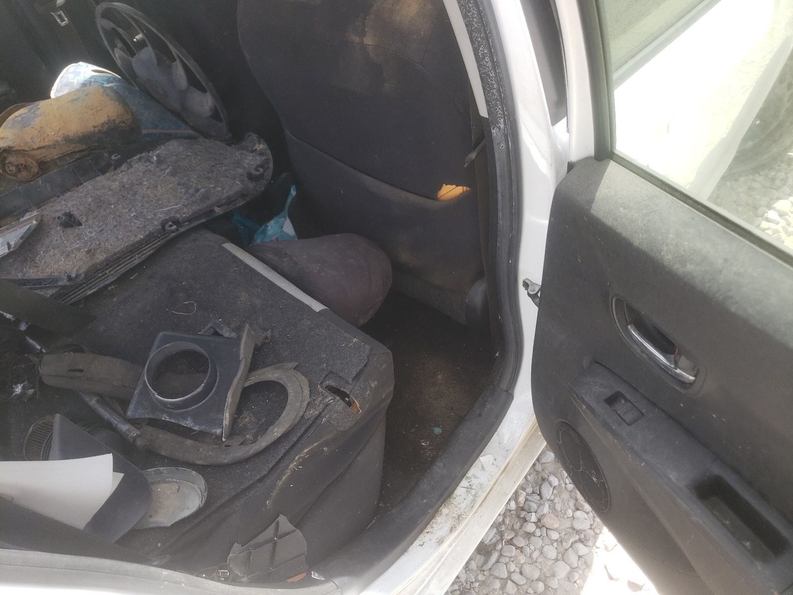Photo 6 from auction – 2014 TOYOTA YARIS with VIN JTDKTUD37ED596042