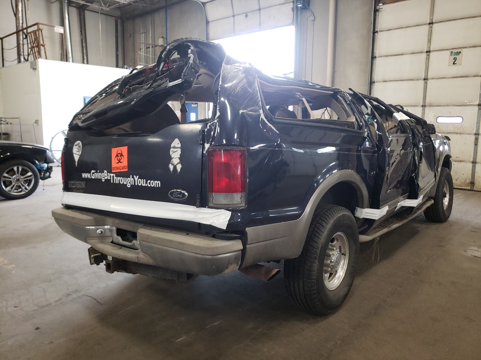 Снимка 4 от търг – 2000 FORD EXCURSION с VIN 1FMSU43F3YEA85477