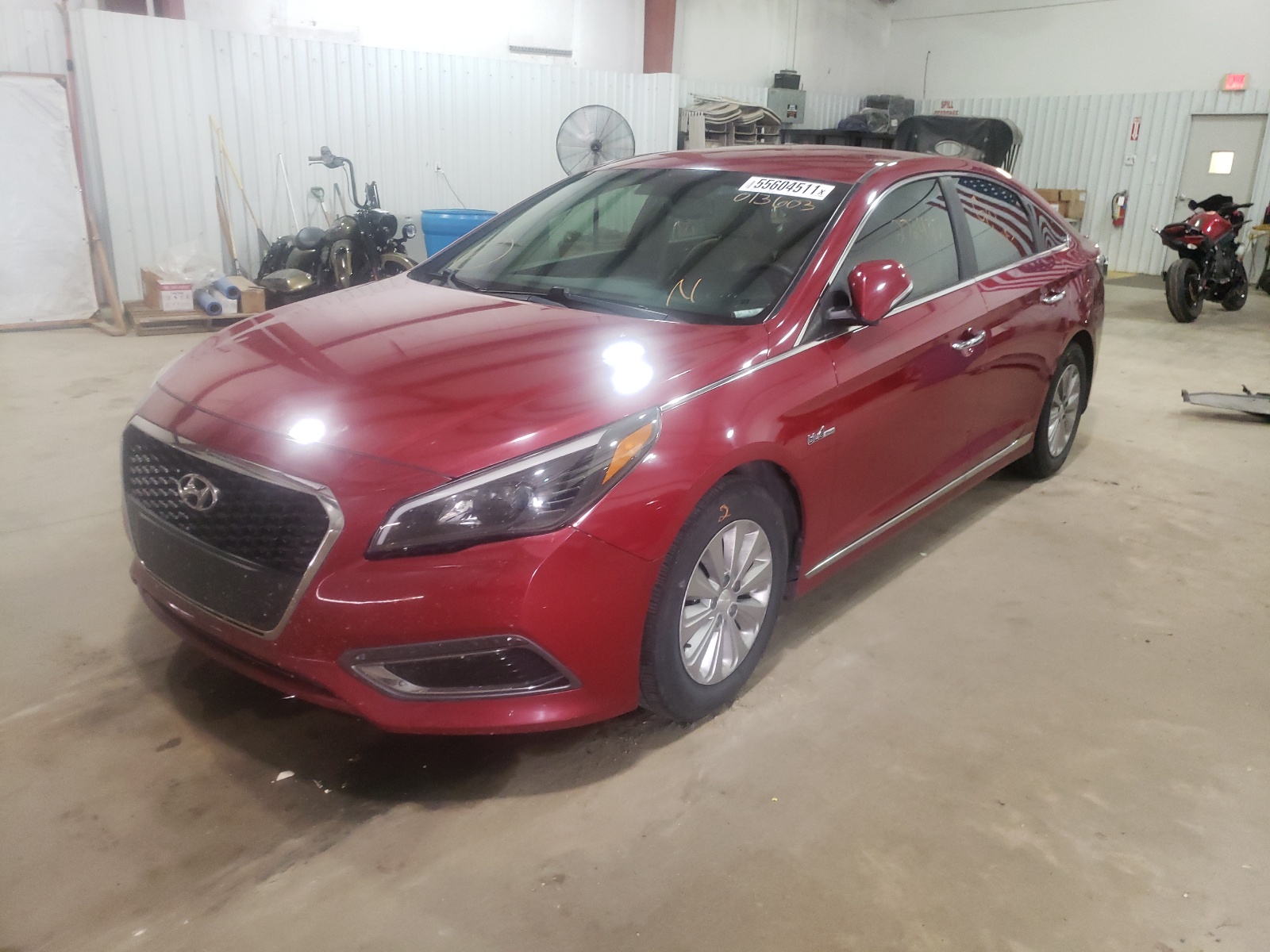 Photo 2 from auction – 2016 HYUNDAI SONATA HYB with VIN KMHE24L10GA013603